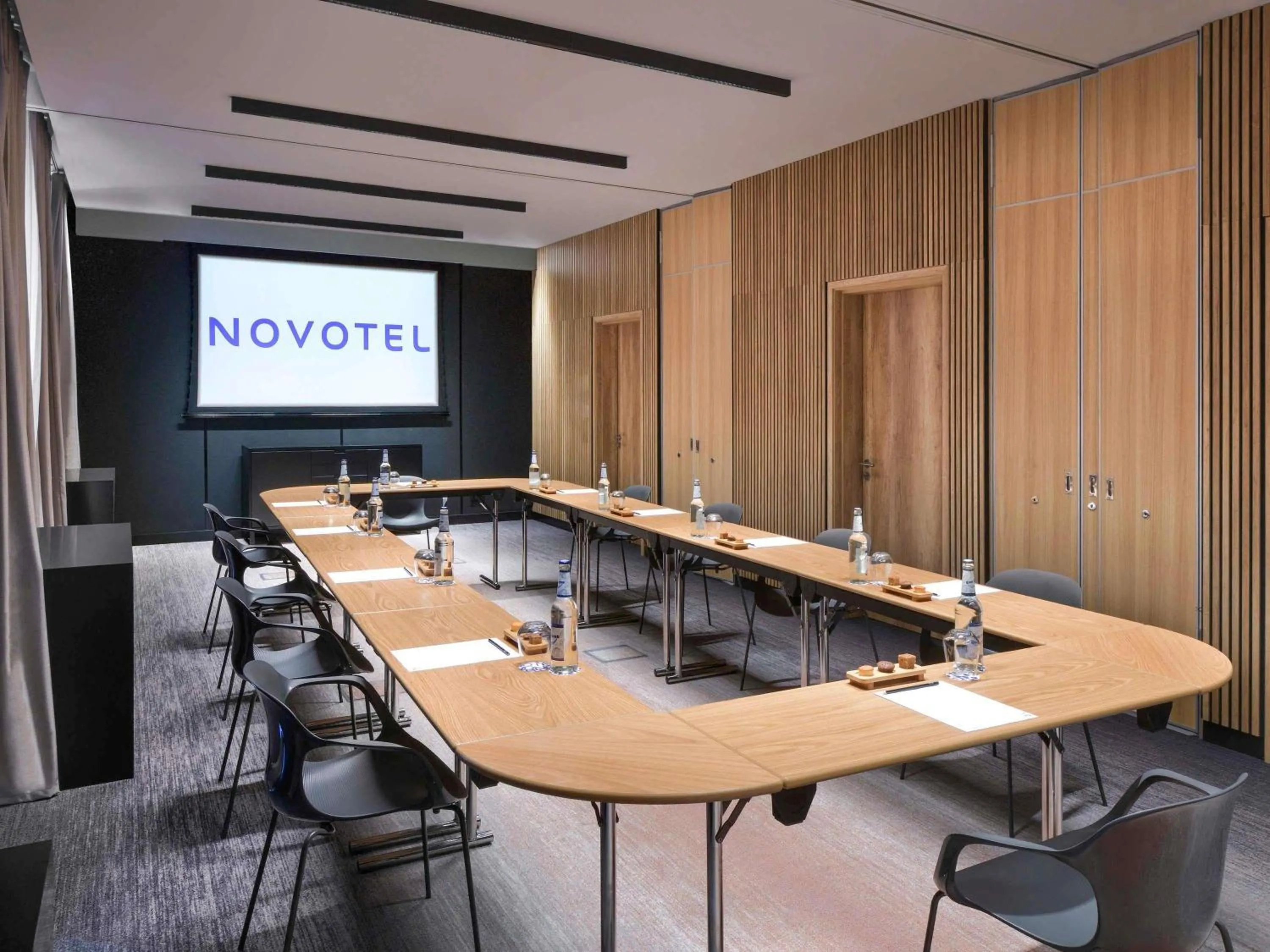 Meeting/conference room in Novotel Kinshasa La Gombe