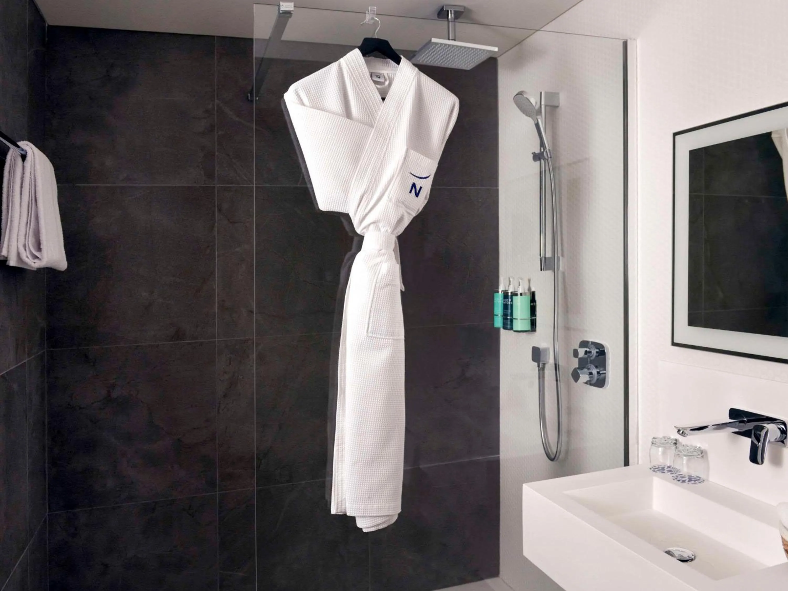 Standard Queen Room with City View in Novotel Kinshasa La Gombe