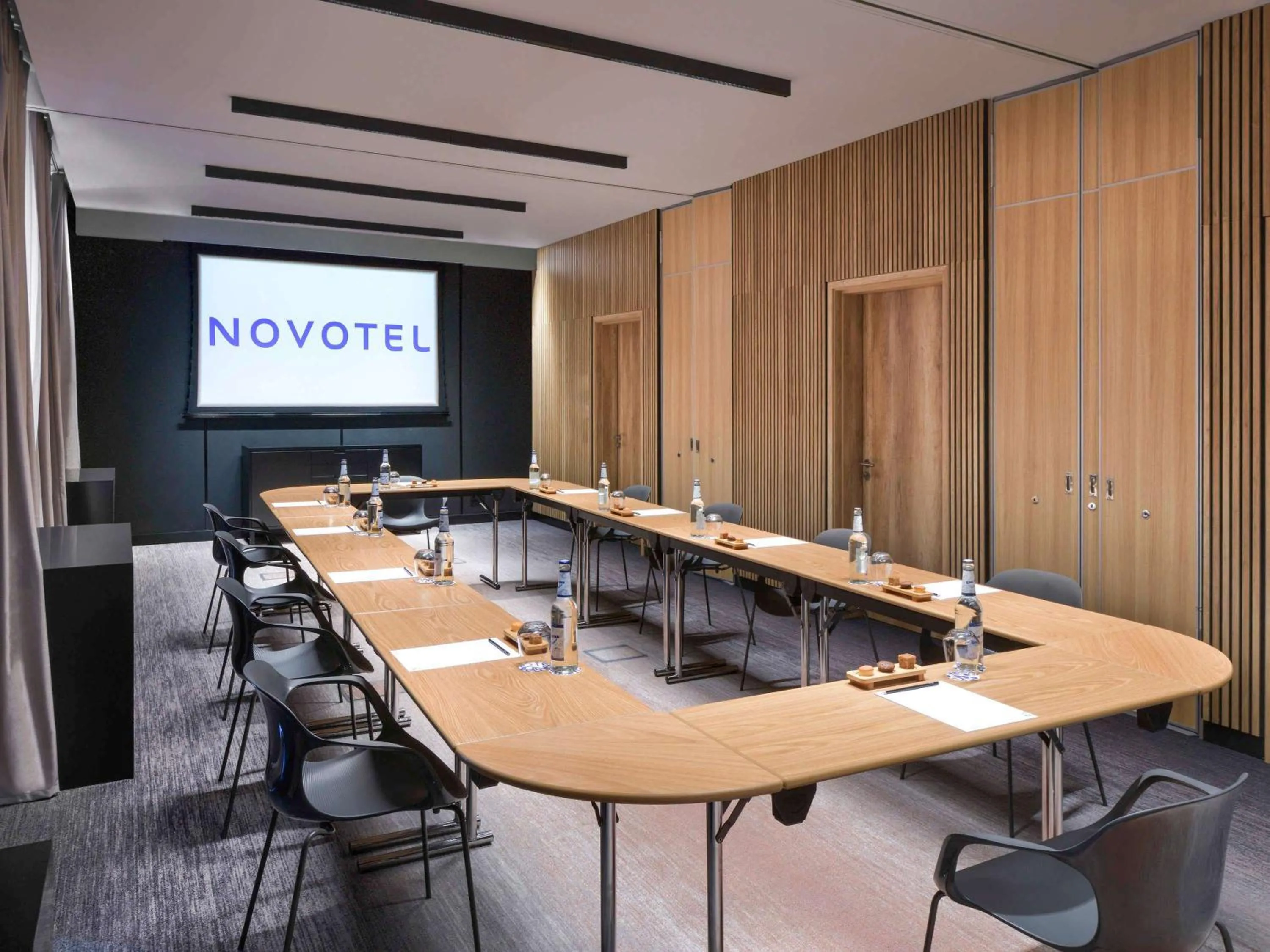 Meeting/conference room in Novotel Kinshasa La Gombe