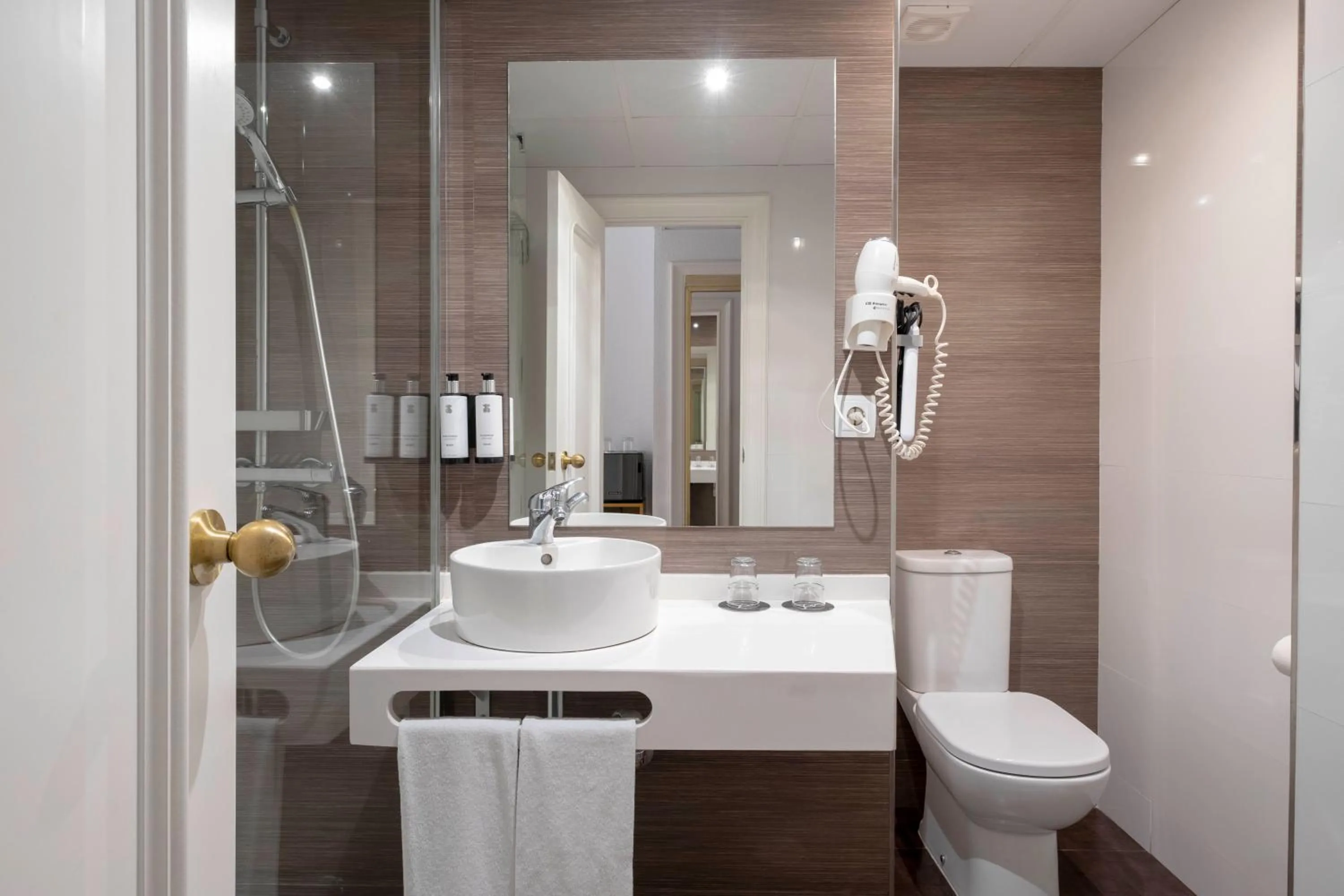 Toilet in Hotel Cetina Murcia