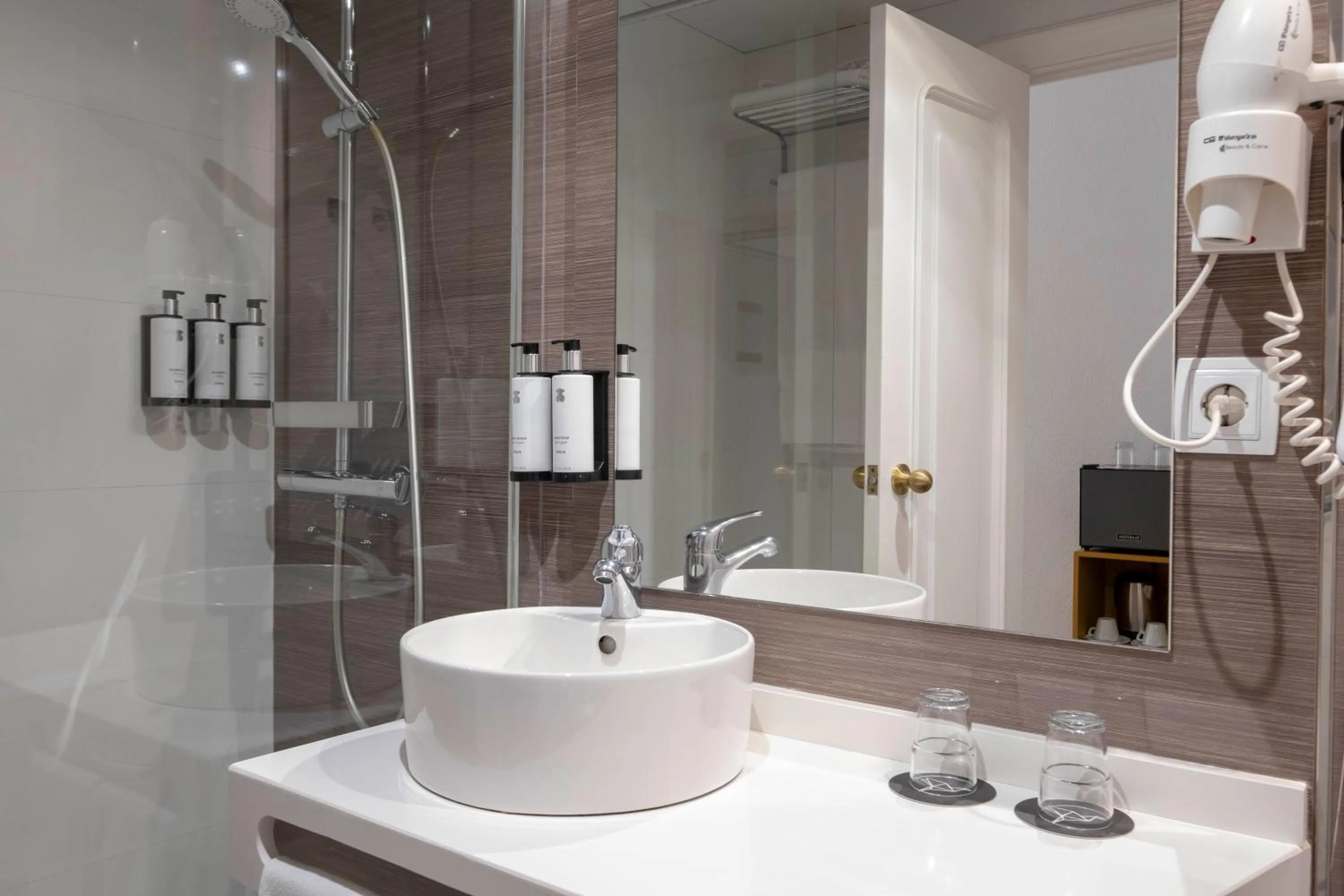 Toilet in Hotel Cetina Murcia