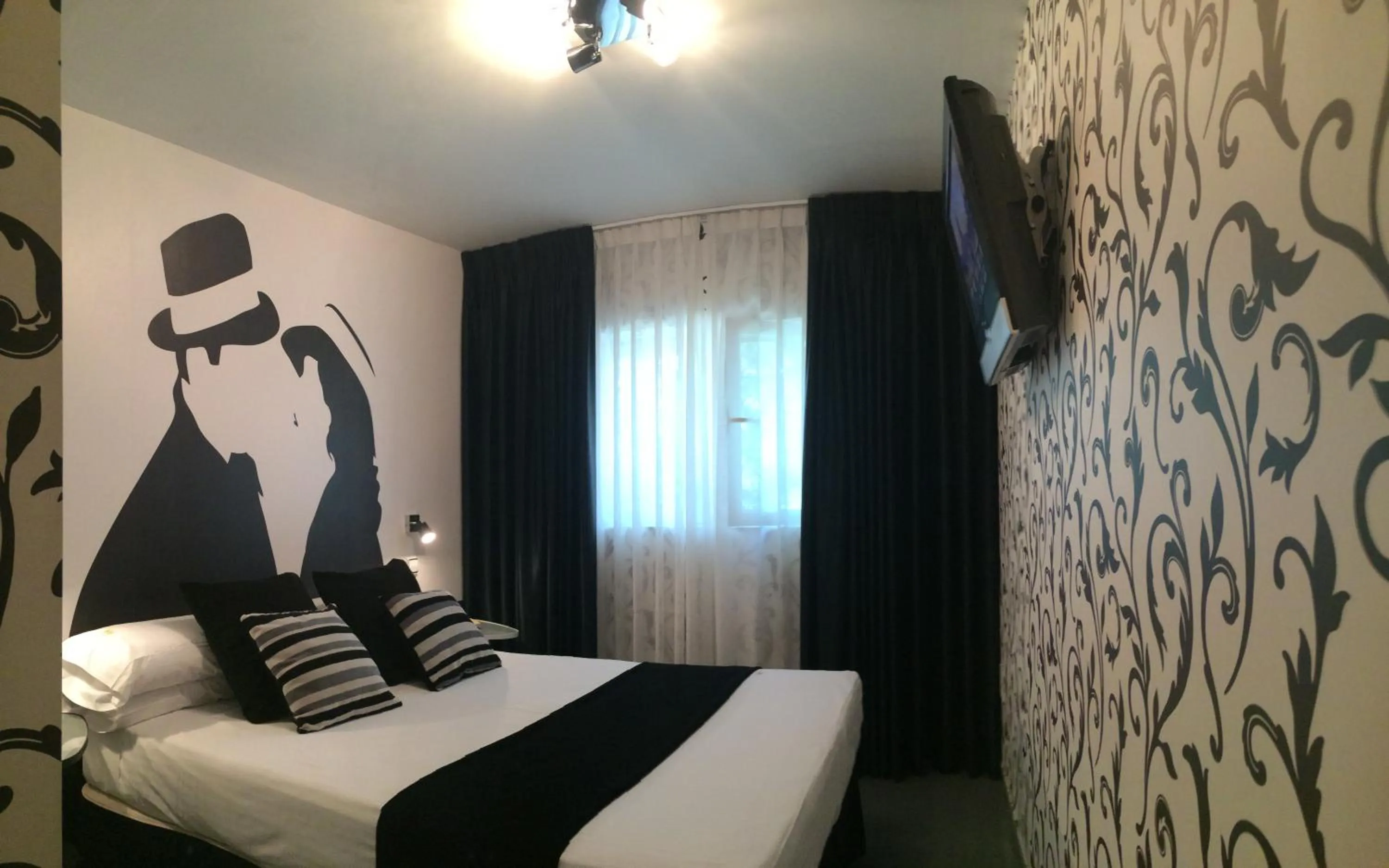 Photo of the whole room, Bed in Hotel Indiana