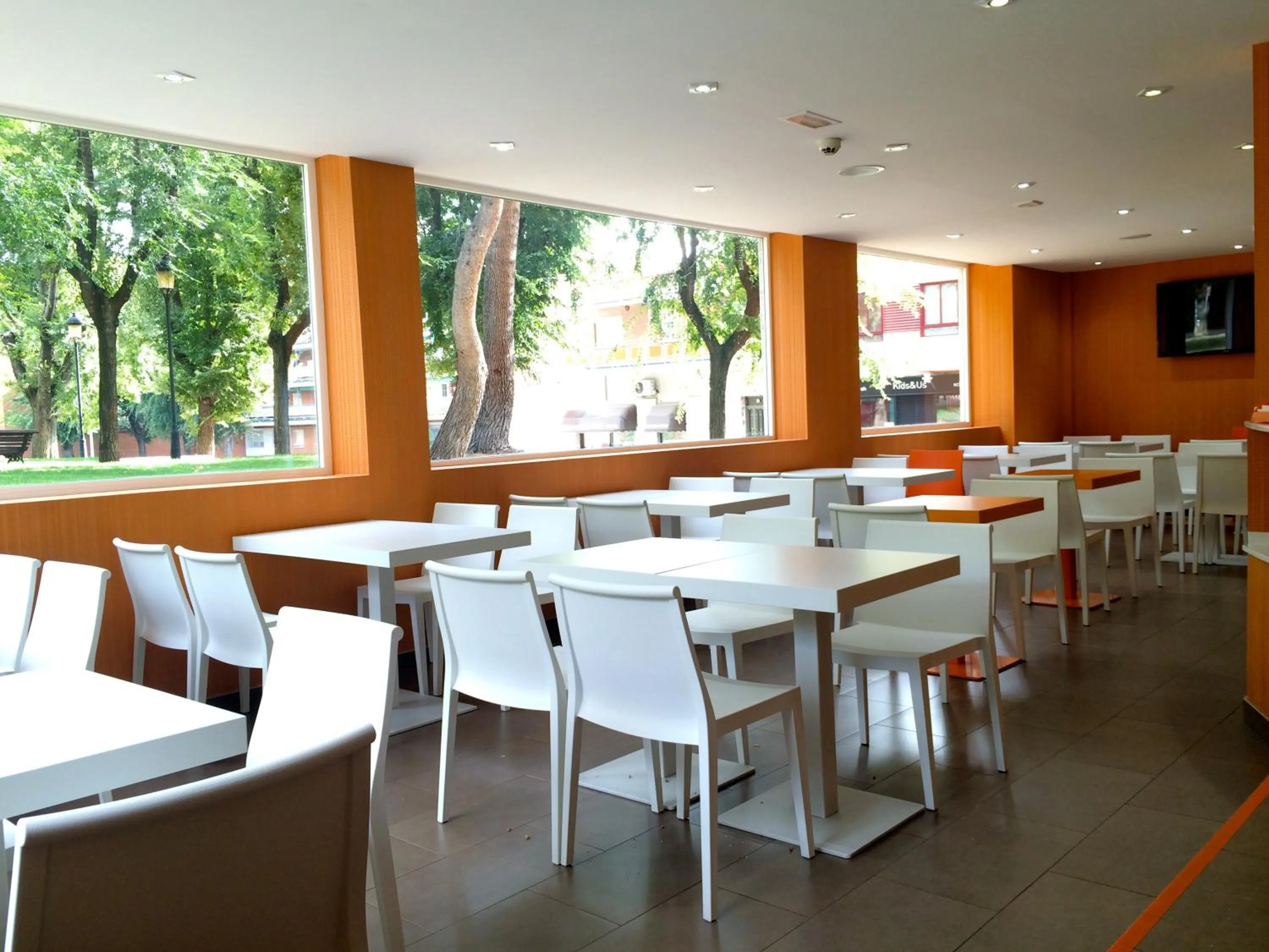 Area and facilities in Hotel Indiana