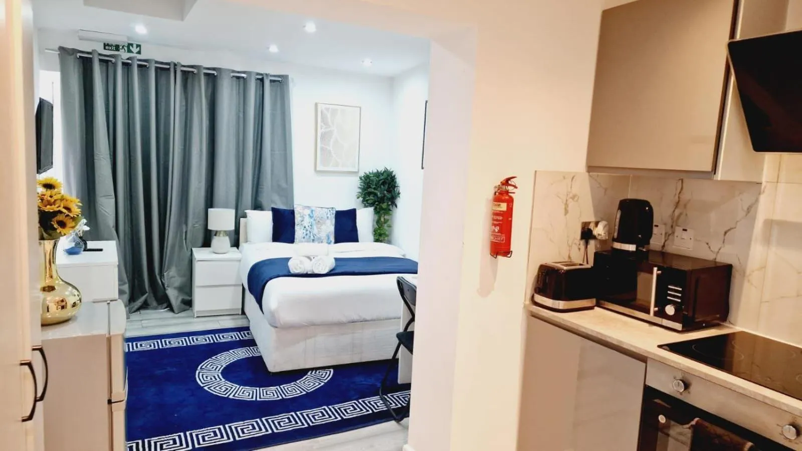 Bed in Cozy Harrow Studio with Extra Bed