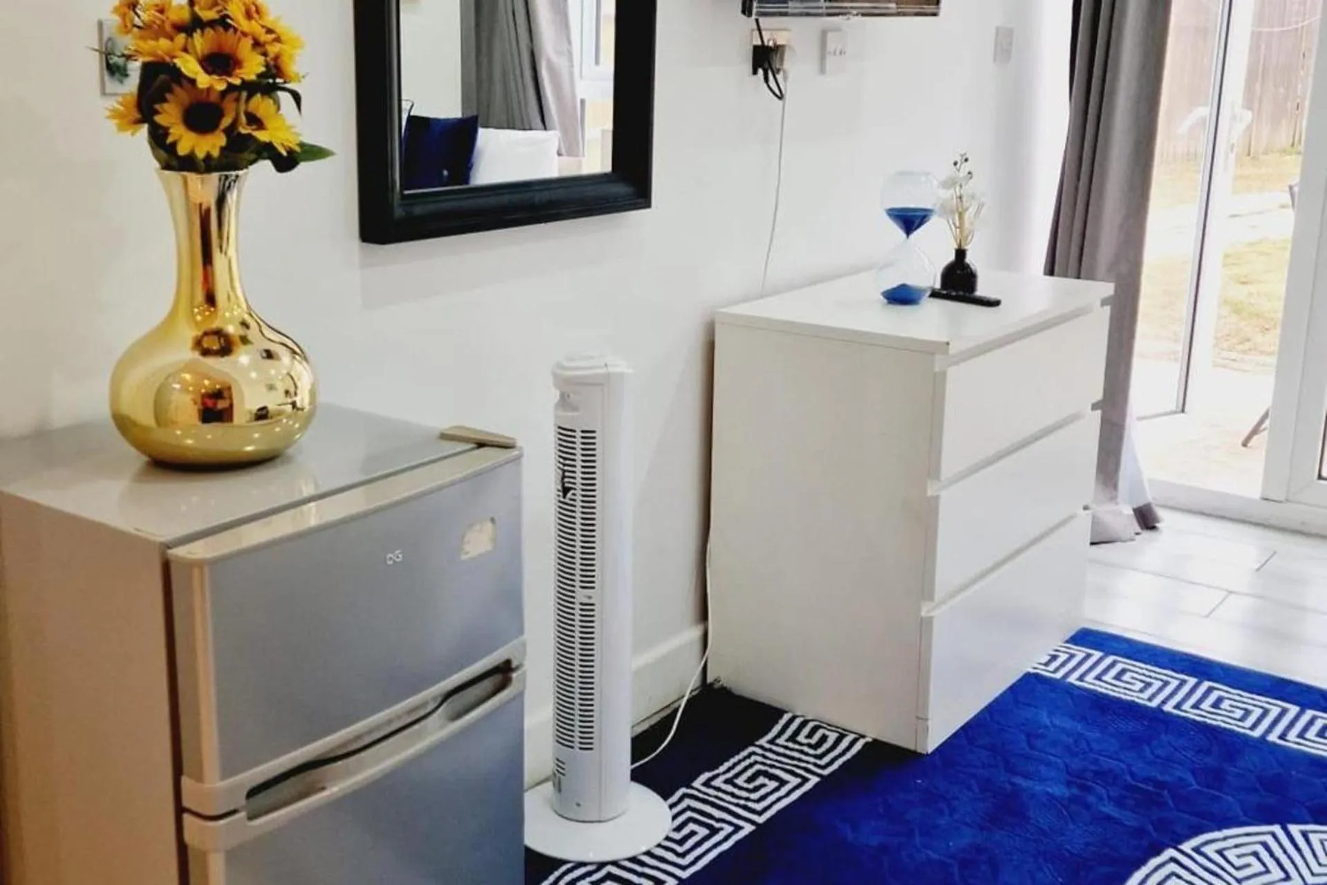 Cozy Harrow Studio with Extra Bed