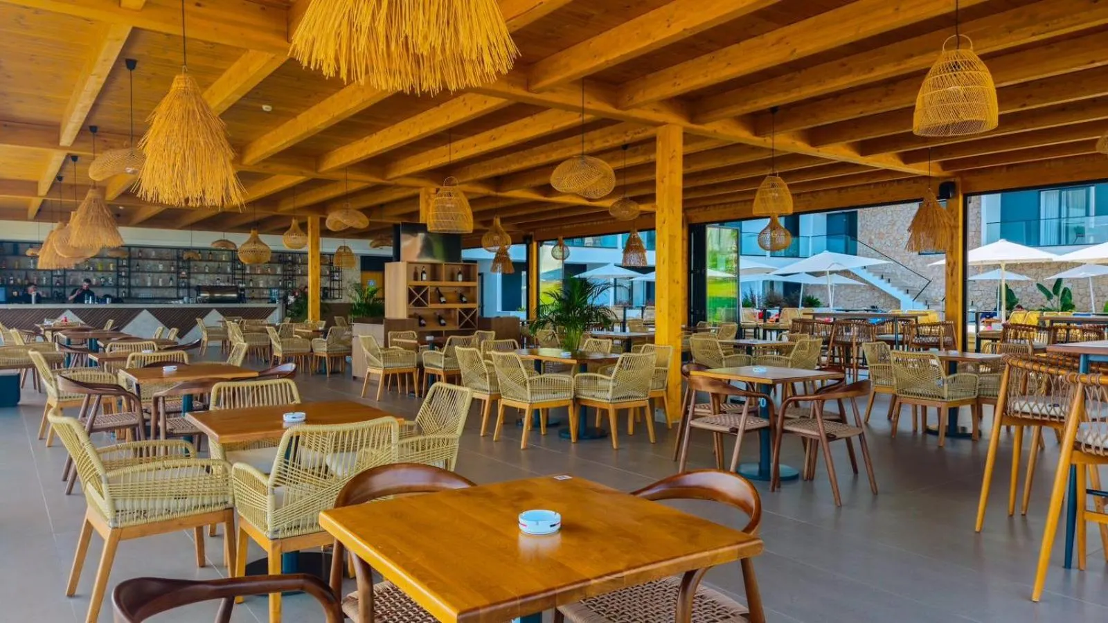 Restaurant/places to eat in Black Diamond Hotel Dhermi