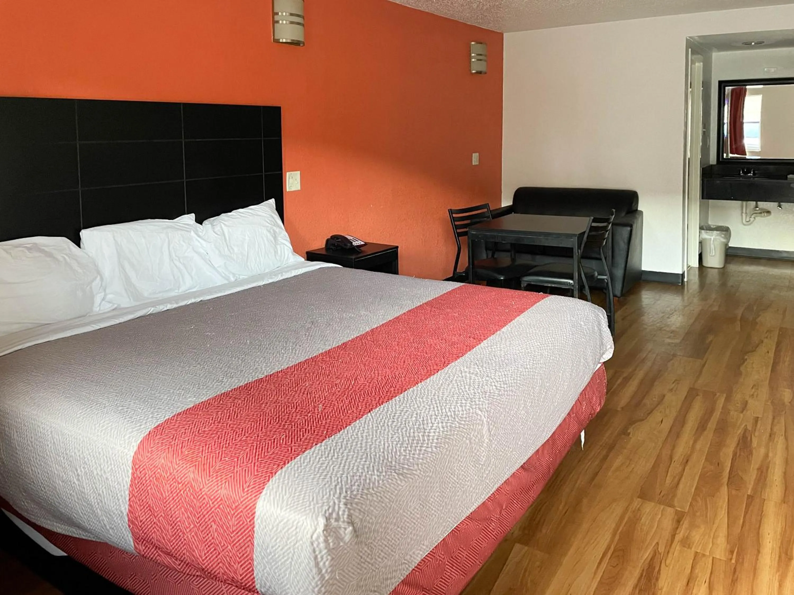 Bedroom, Bed in Studio 6 Houston TX Brookhollow