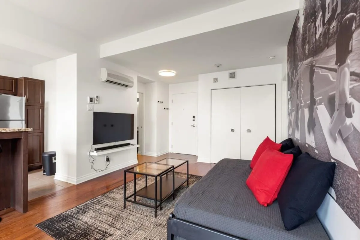 M11 The LEGO Suite 2BRSofaBed in Prime Location