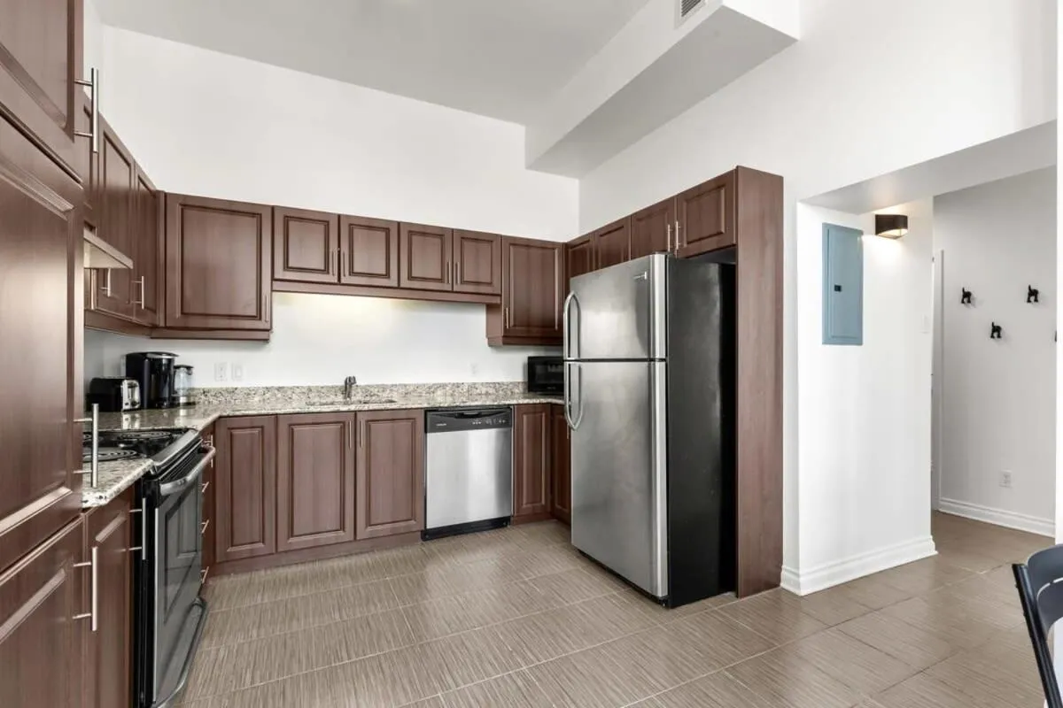 M11 The Simpsons Suite 3BR in The Heart of MTL