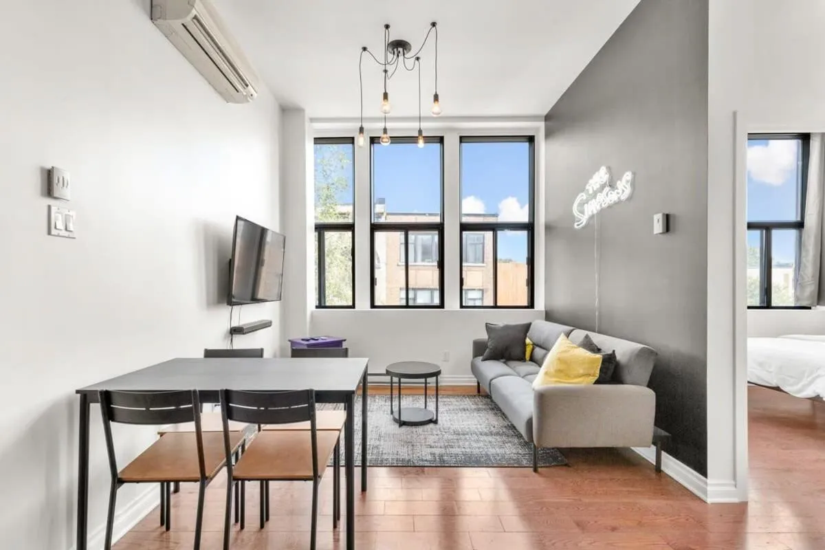 Bed in M11 The Simpsons Suite 3BR in The Heart of MTL