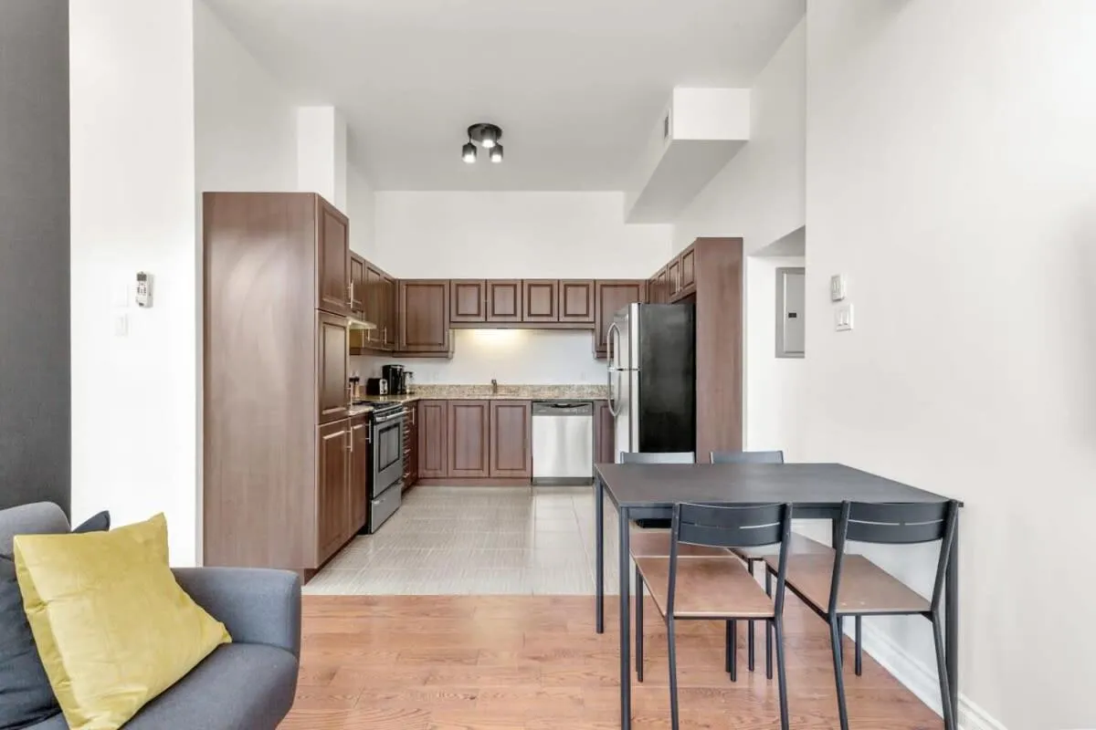 M11 The Simpsons Suite 3BR in The Heart of MTL