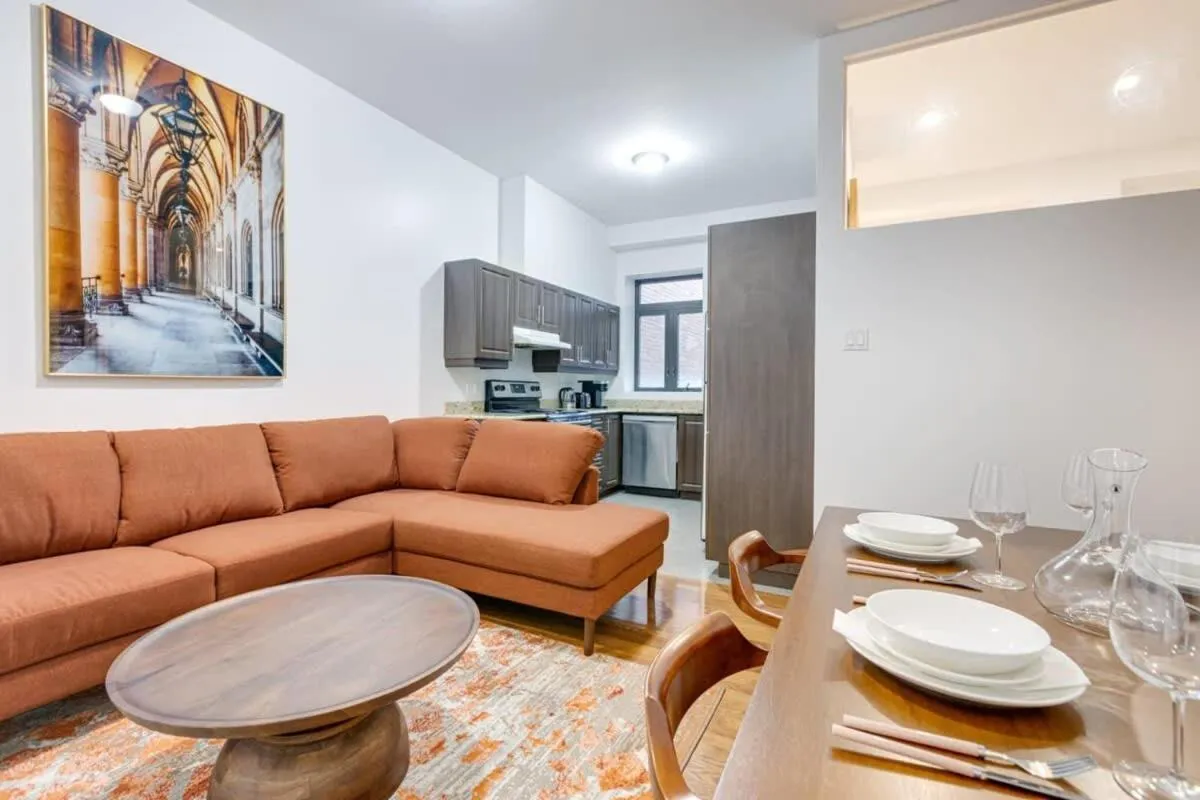 M11 Stylish Modern 3BR in Prime Location