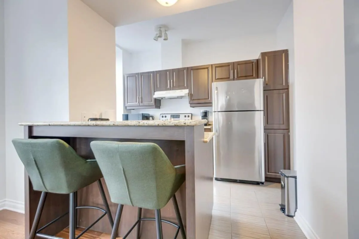 M11 Gorgeous Bright Corner 2BR in Heart of MTL