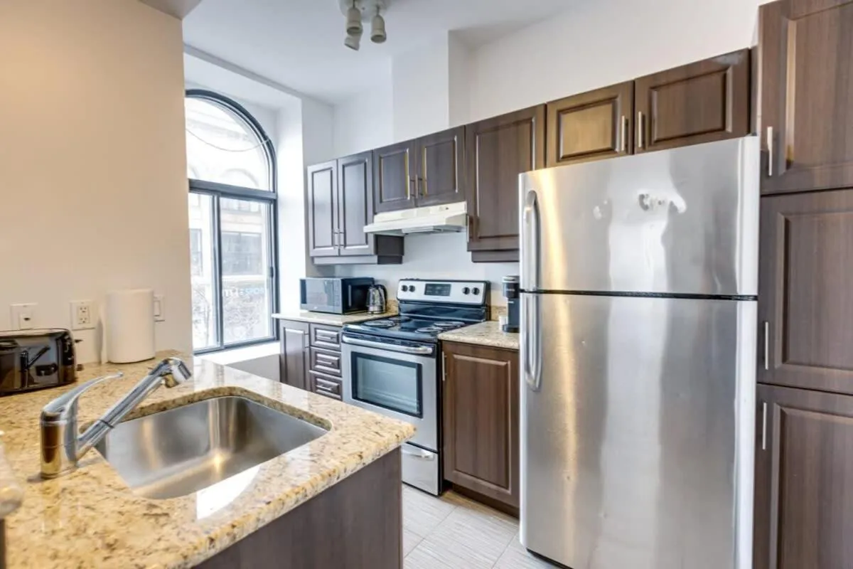 M11 Gorgeous Bright Corner 2BR in Heart of MTL