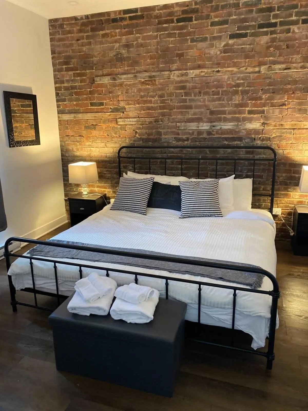 Bed in M11Upscale 1BR Sofabed in heart PlateauMile-end