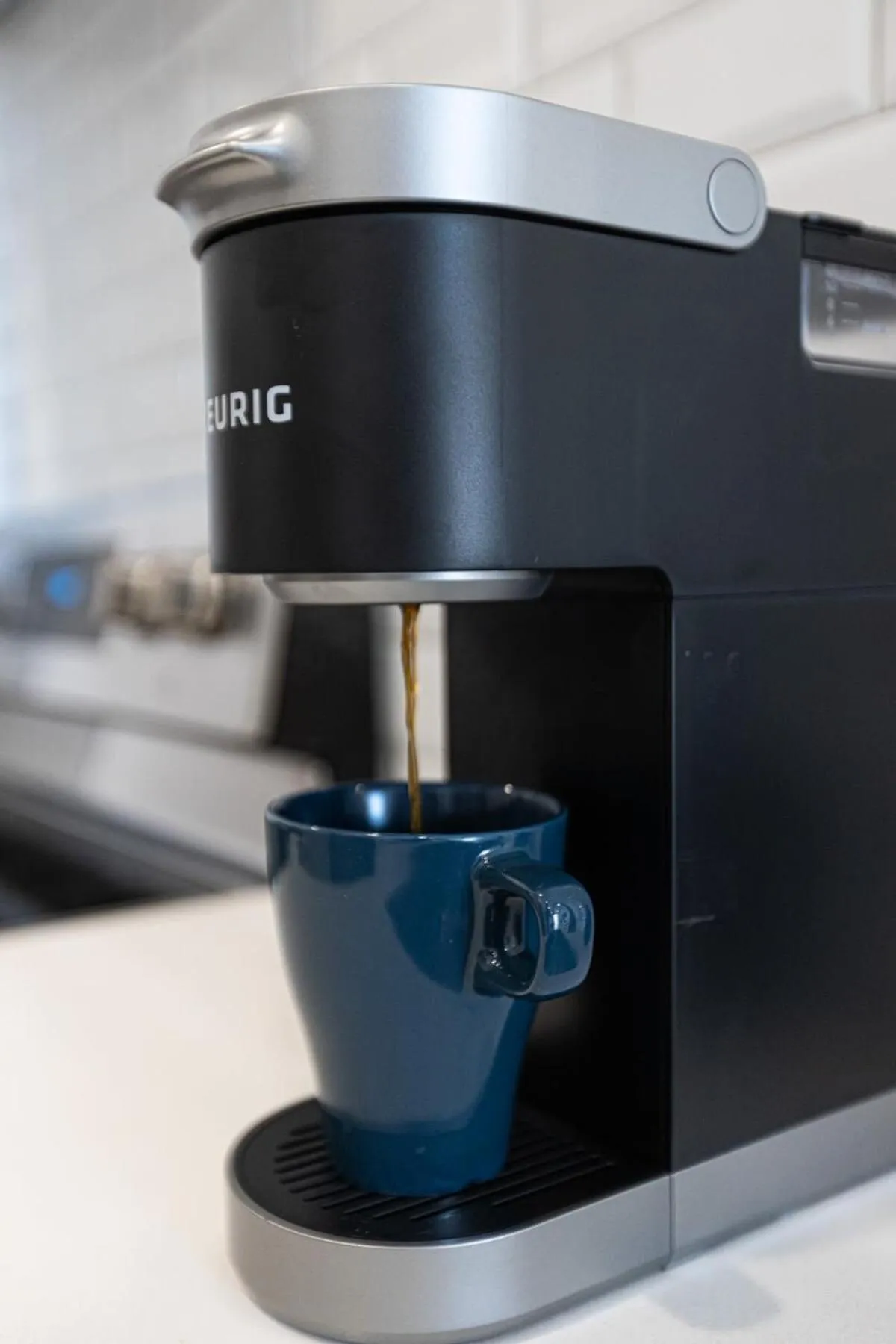 M11 Upscale Spacious 1BR wKingBed AC in Heart of PlateauMile-End