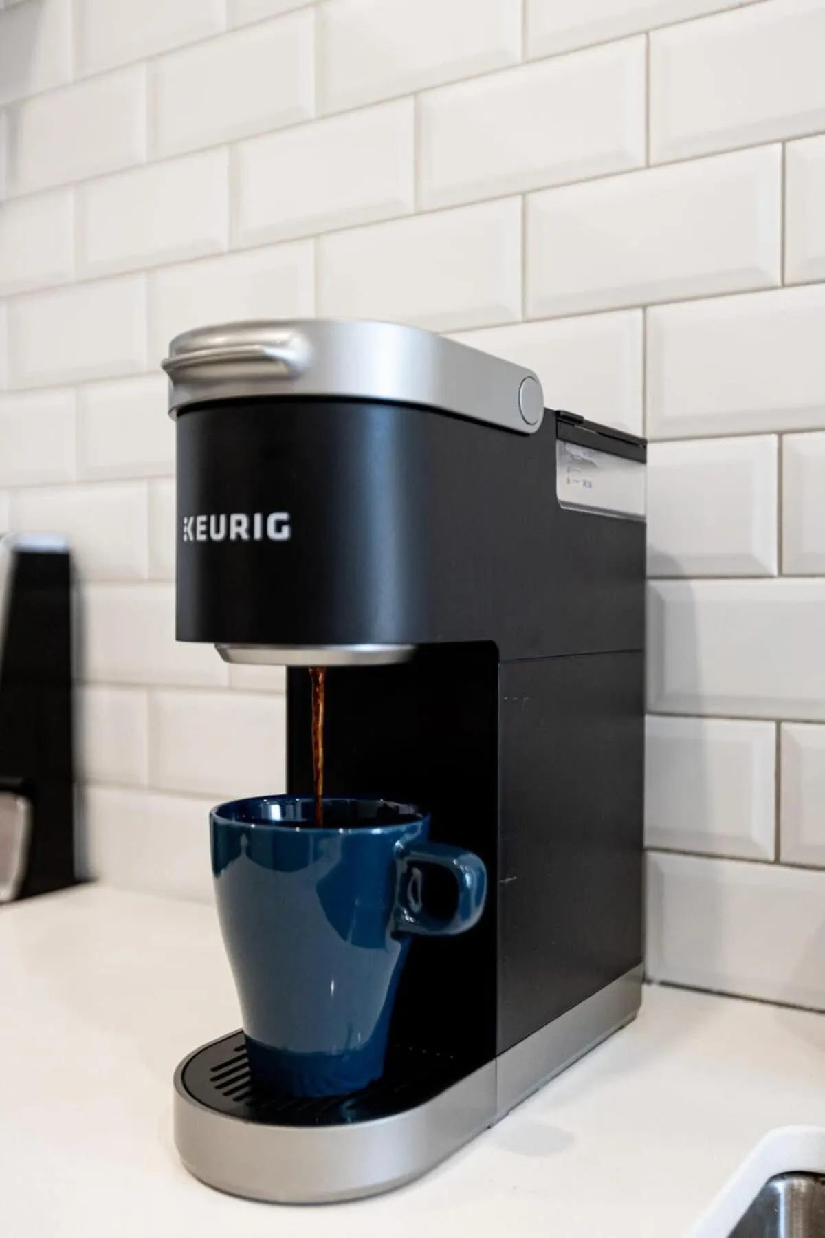 M11 Upscale Spacious 1BR wKingBed AC in Heart of PlateauMile-End