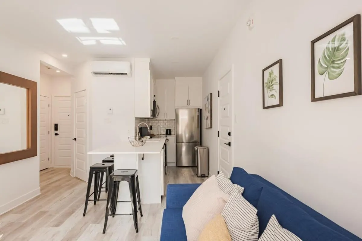 M11 Gorgeous Modern 2BRSofaBedHeart of Plateau