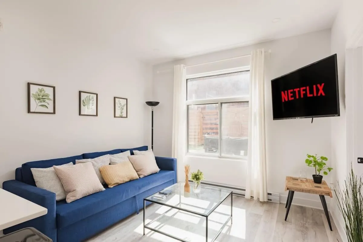 M11 Gorgeous Modern 2BRSofaBedHeart of Plateau