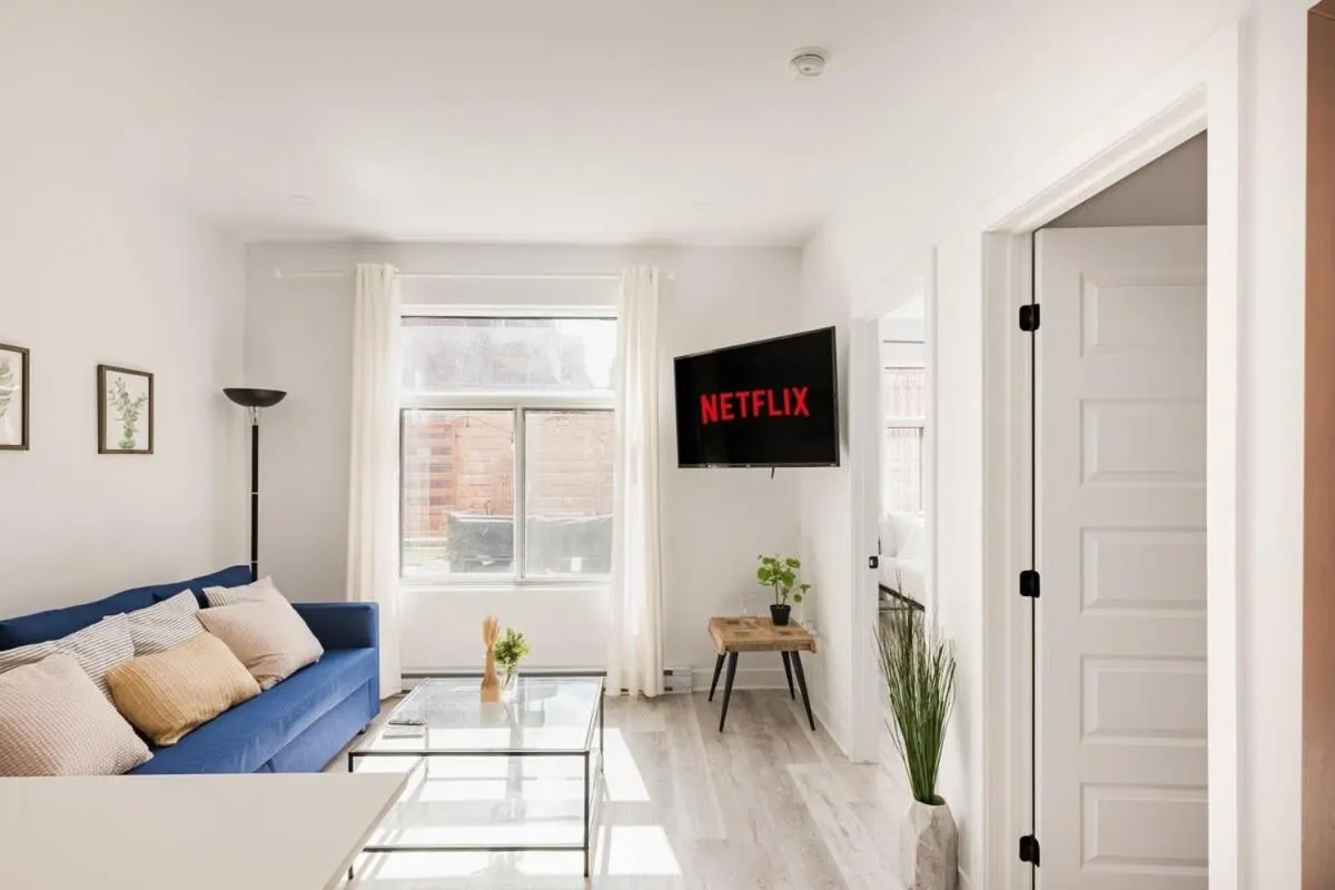 M11 Luxury 2BR Sofa Bed in the Heart of PlateauMile-End