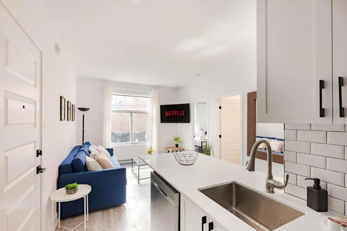 M11 Luxury 2BR Sofa Bed in the Heart of PlateauMile-End