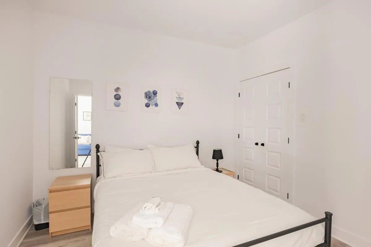 Bed in M11 Luxury 2BR Sofa Bed in the Heart of PlateauMile-End