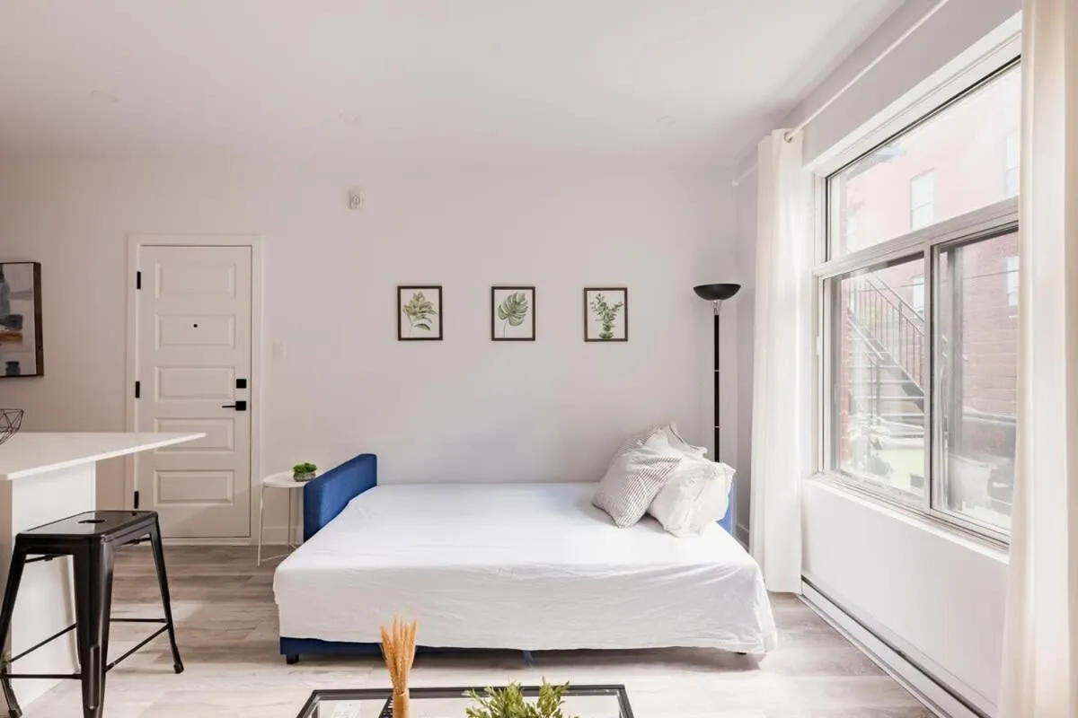 Bed in M11 Luxury 2BR Sofa Bed in the Heart of PlateauMile-End