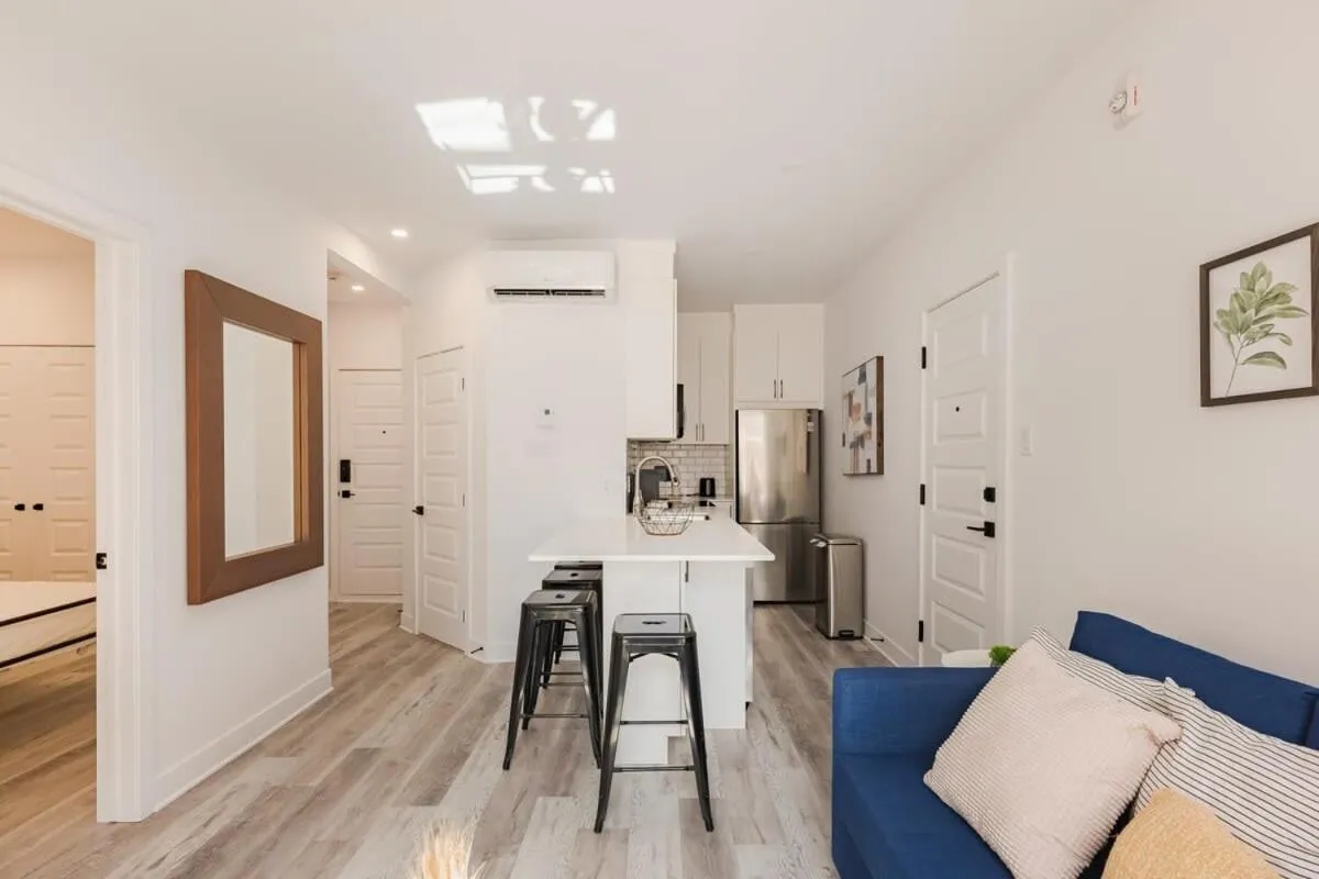 M11 Luxury 2BR Sofa Bed in the Heart of PlateauMile-End