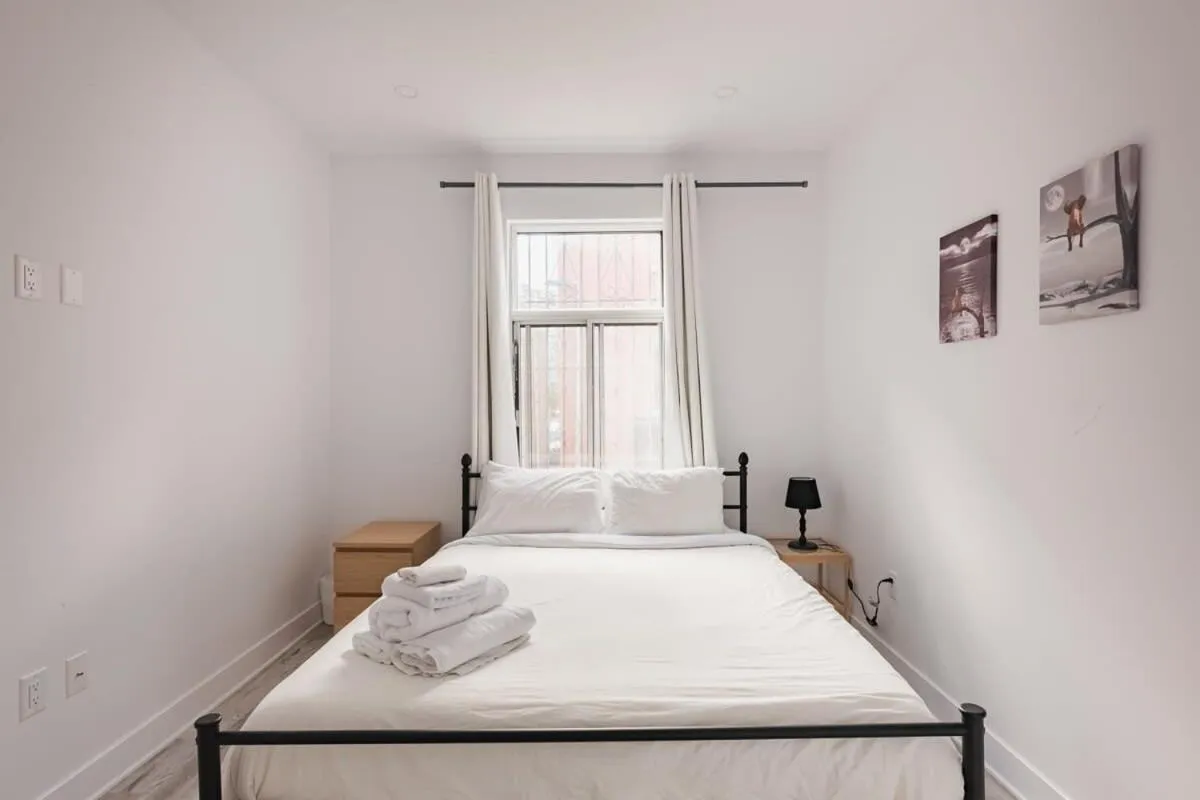 Bed in M11 Luxury 2BR Sofa Bed in the Heart of PlateauMile-End