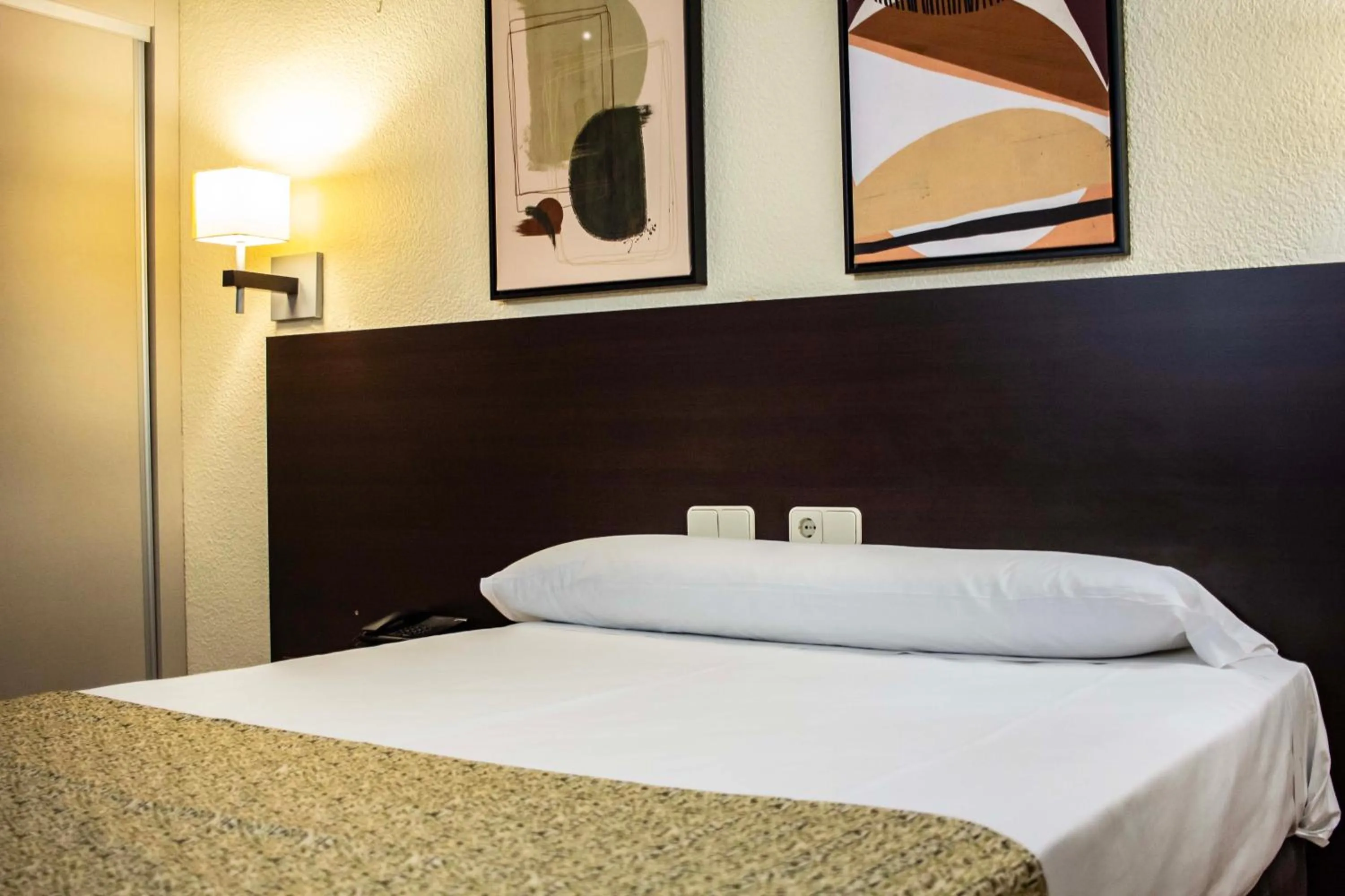 Bed in Hotel Tudanca-Aranda II