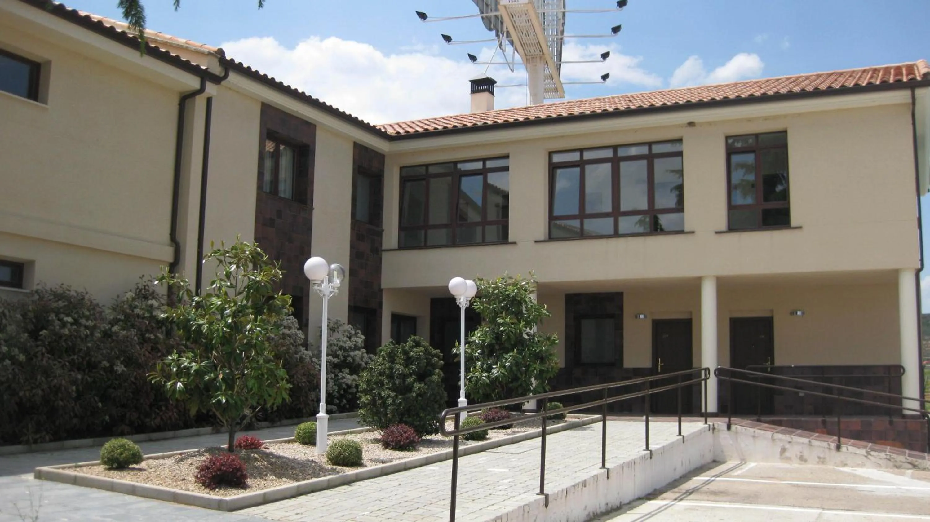 Facade/entrance in Hotel Tudanca-Aranda II