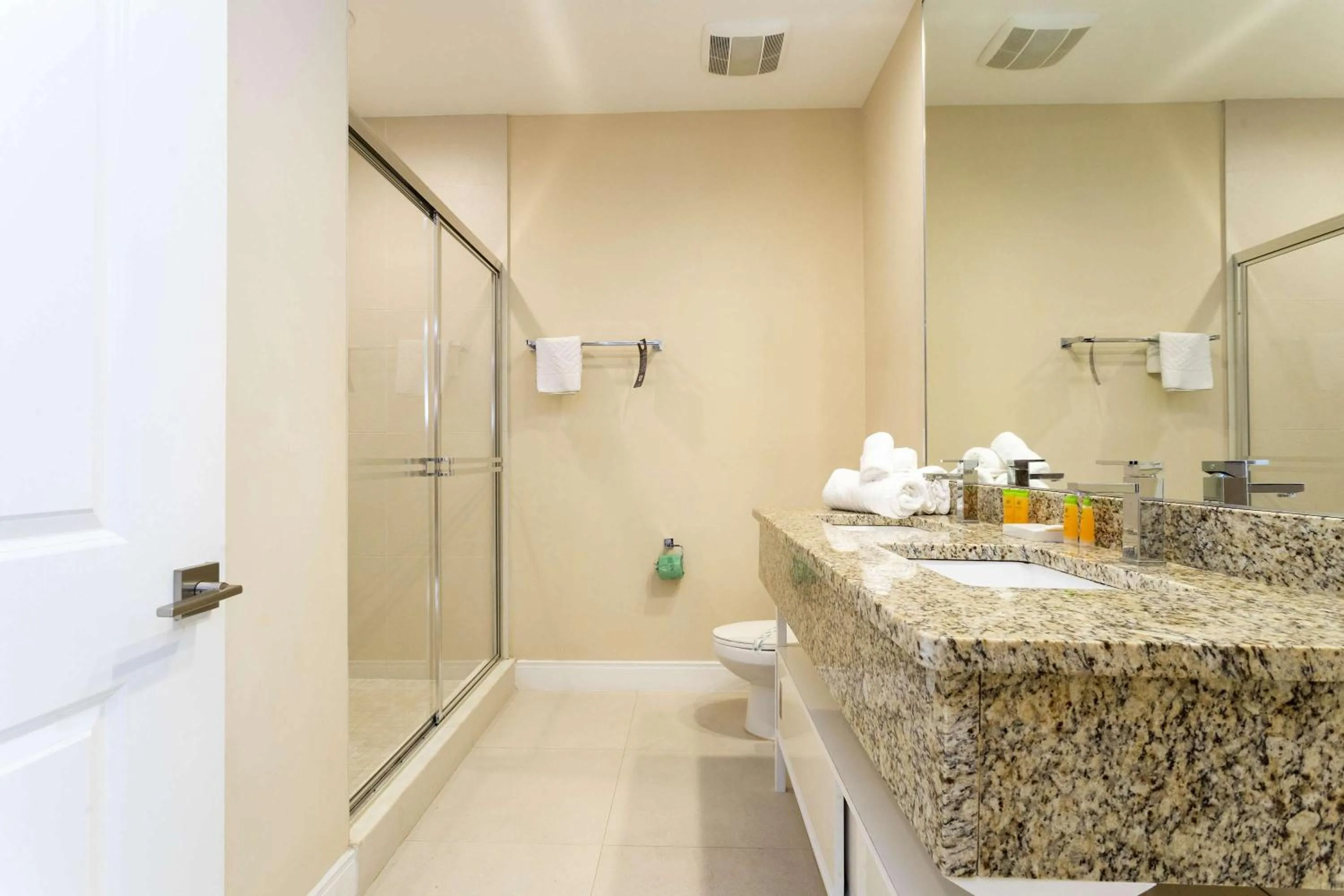 Gorgeous 4 Bd Close to Disney @ Magic Village 3114