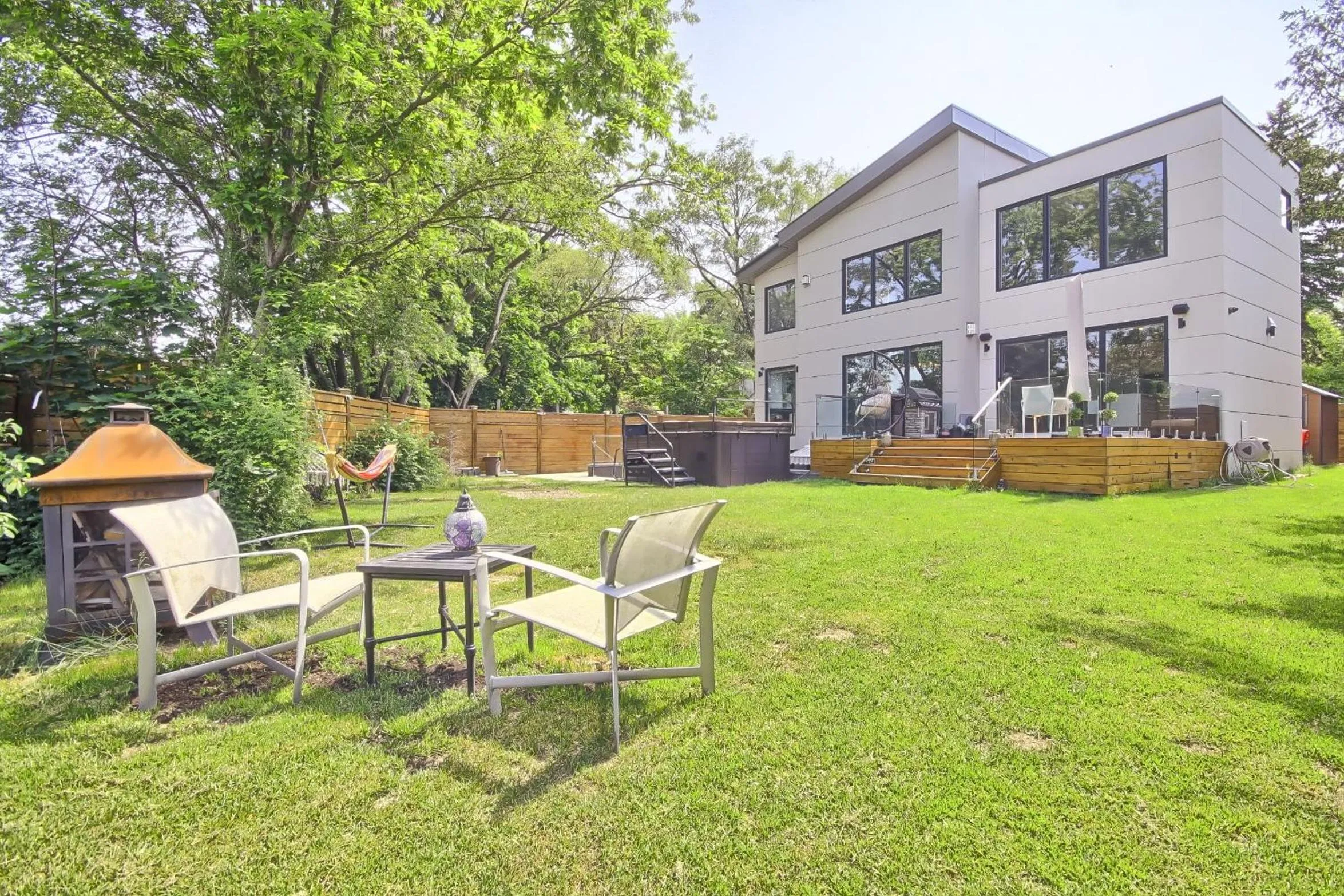 Property building in Charming and Luxurious 2BR+1Bath Guest Suite