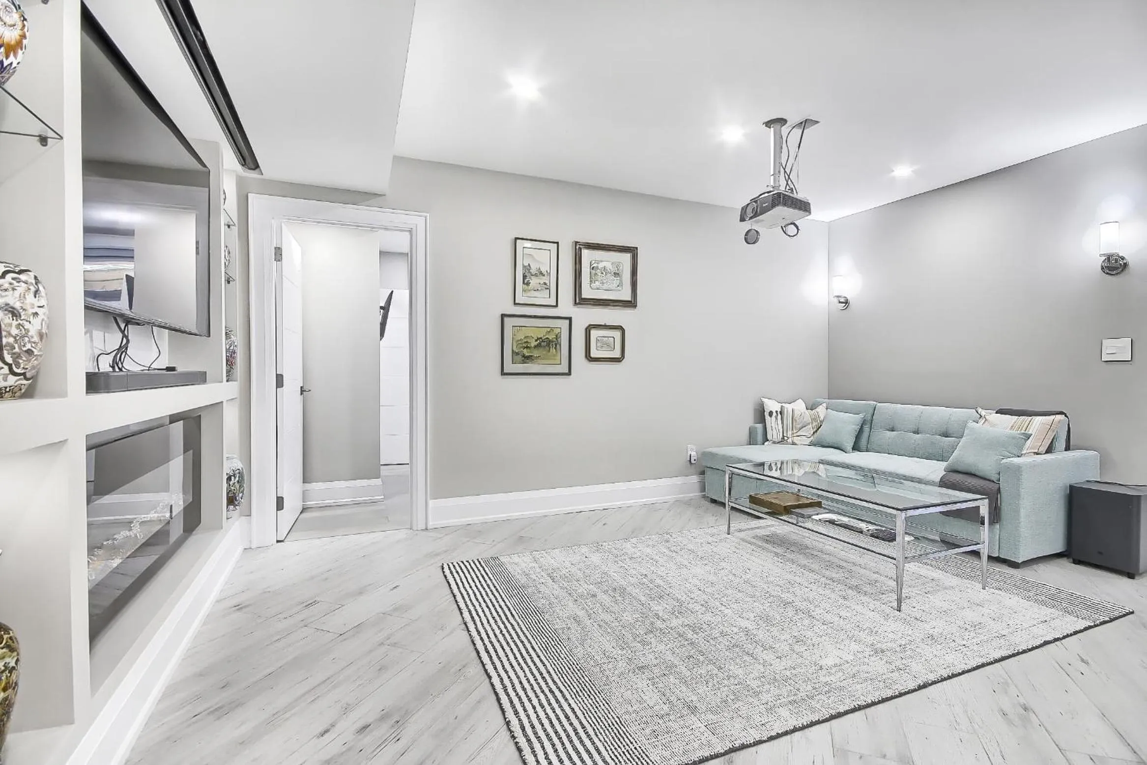 Living room in Charming and Luxurious 2BR+1Bath Guest Suite