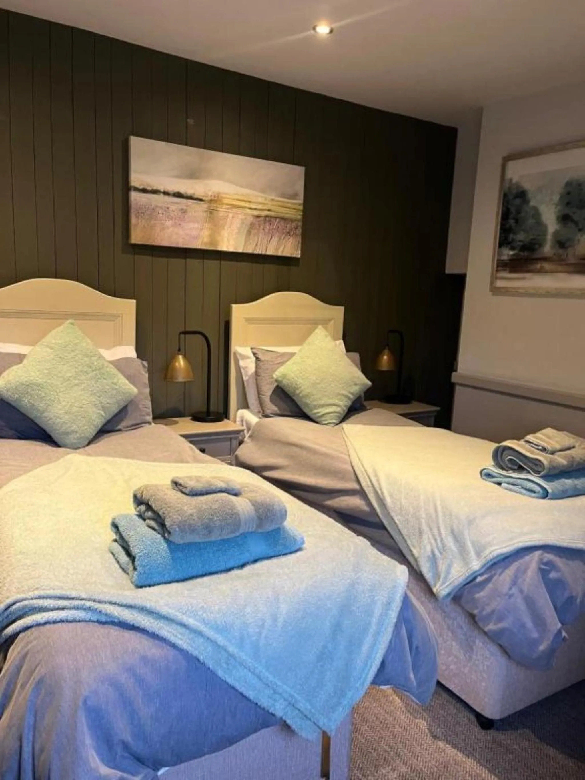 Bedroom, Bed in The Crown Inn