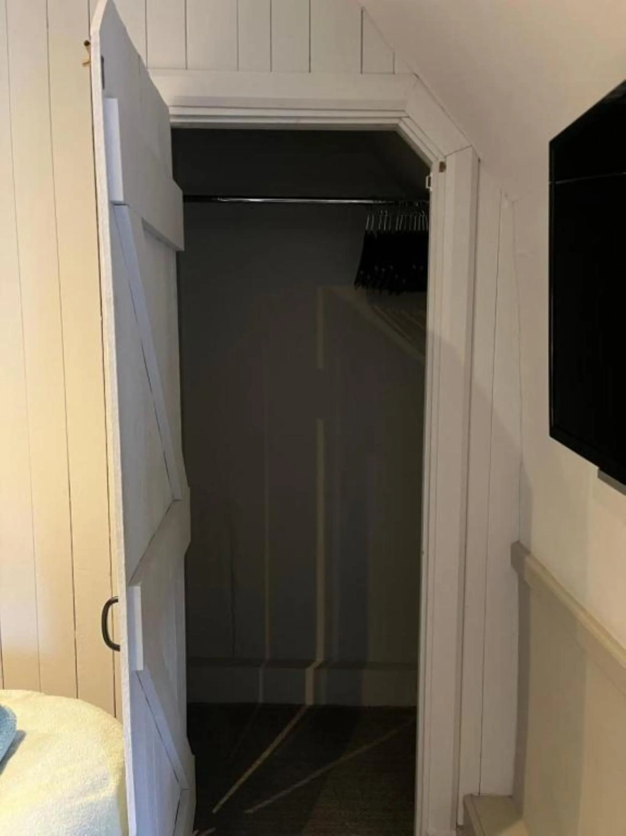 Bedroom in The Crown Inn