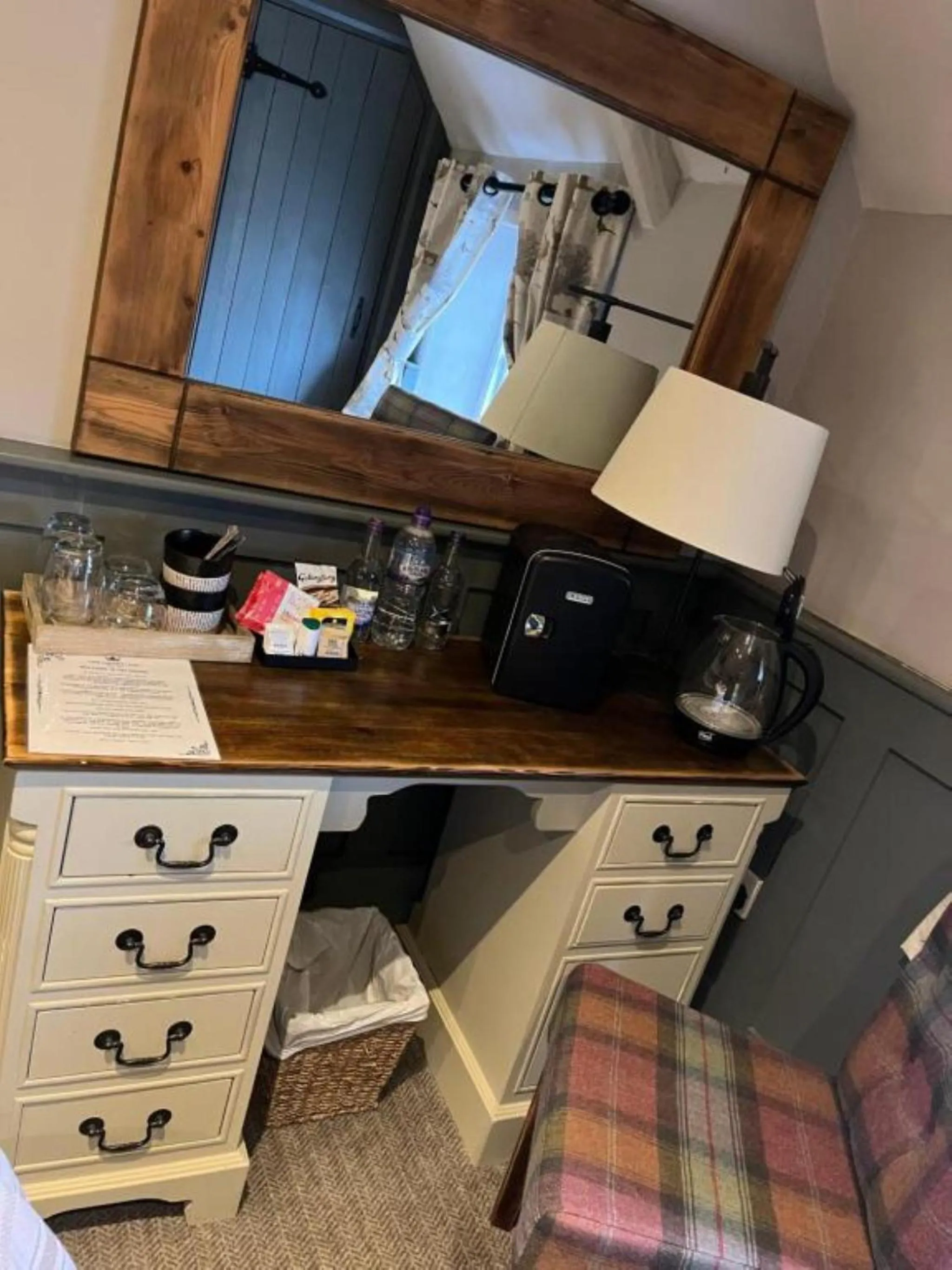 Bedroom in The Crown Inn