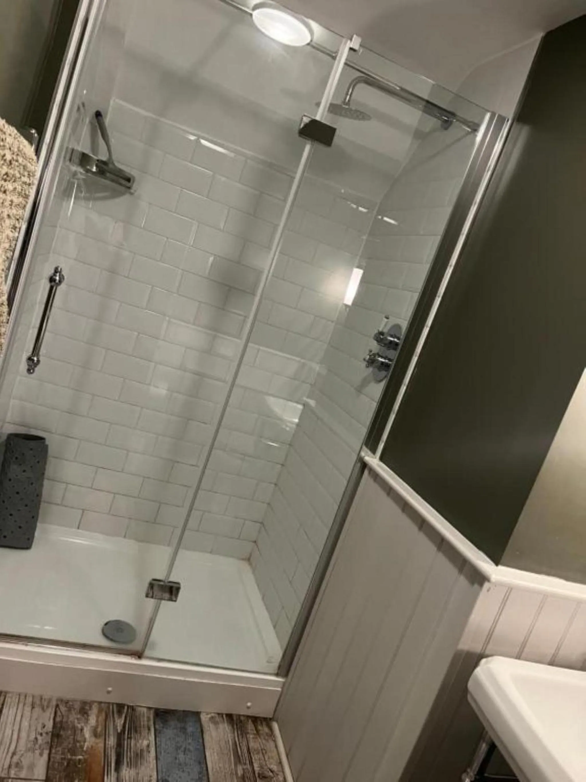 Bathroom in The Crown Inn