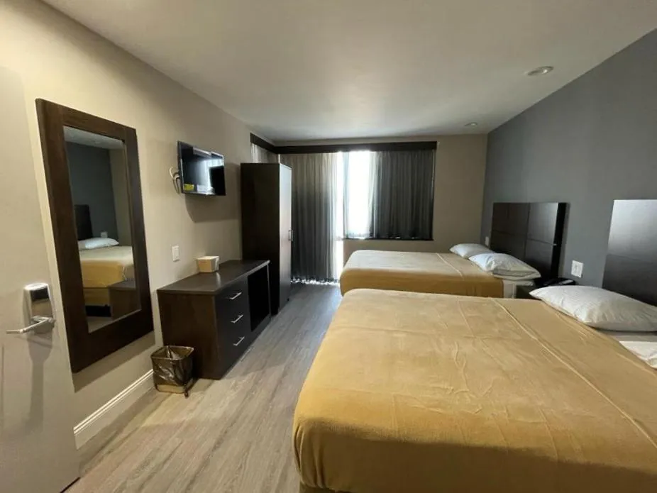 Bed in Royal Hotel Bronx