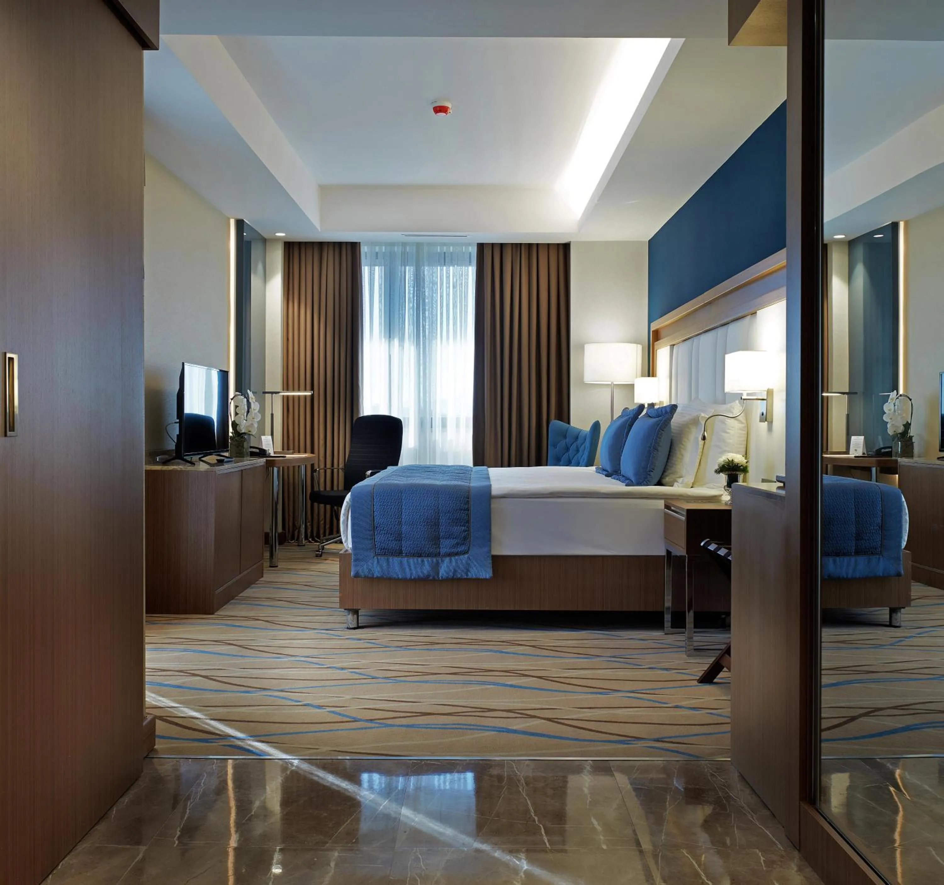 Photo of the whole room, Bed in Dedeman Kayseri