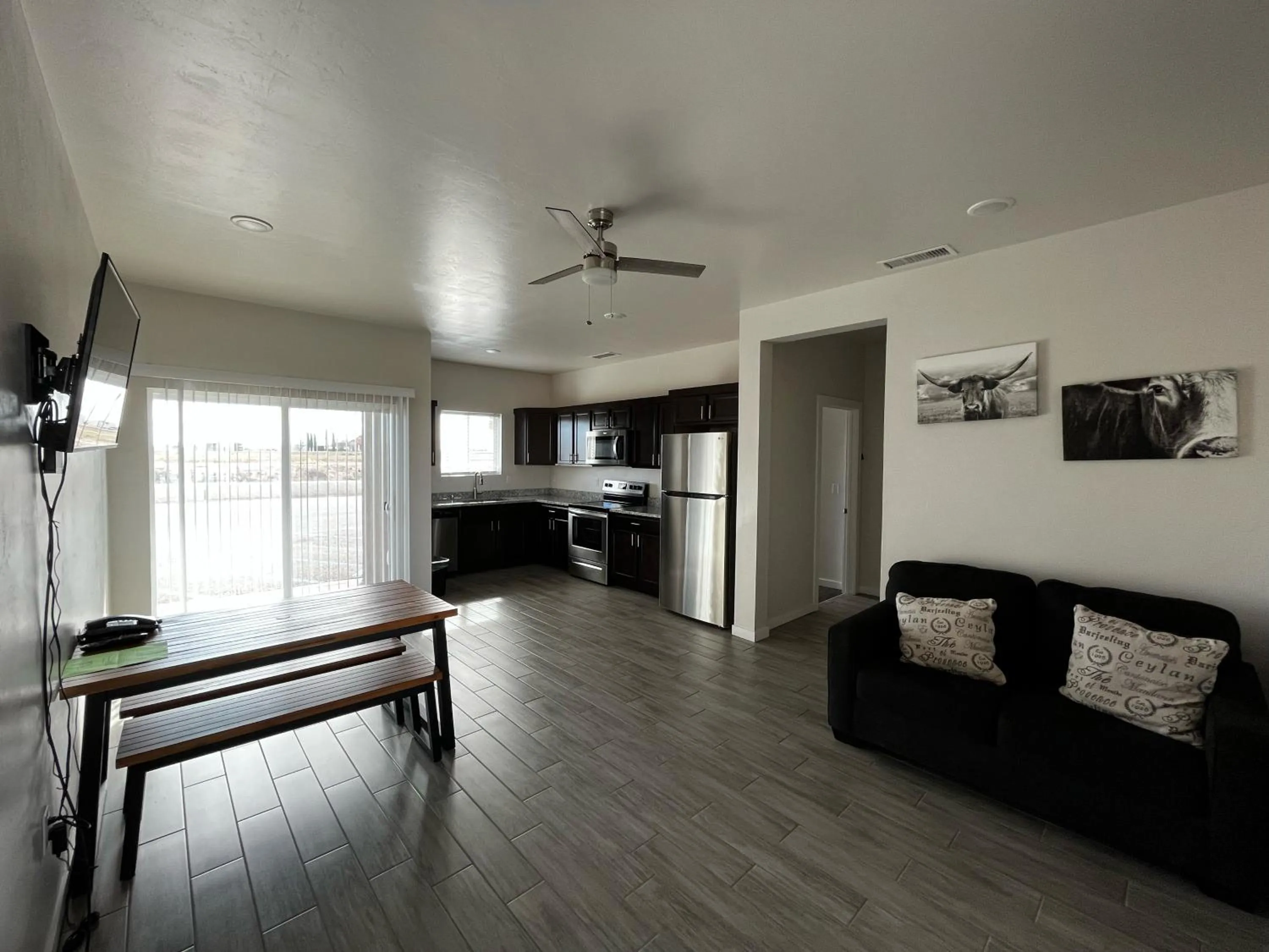 Kitchen or kitchenette in Longhorn Flats