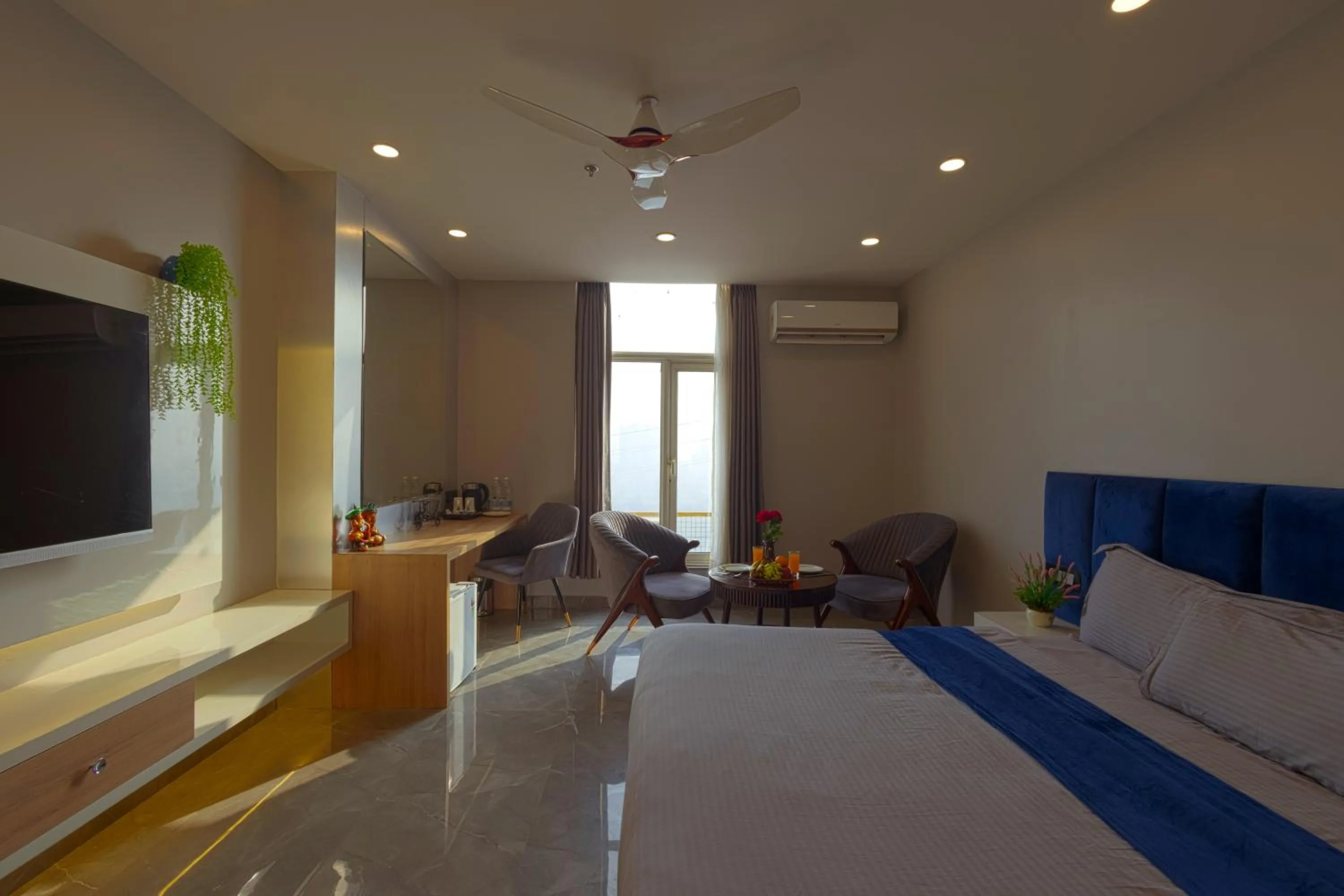 Communal lounge/ TV room, Bed in Hotel Bay Laurel Retreat