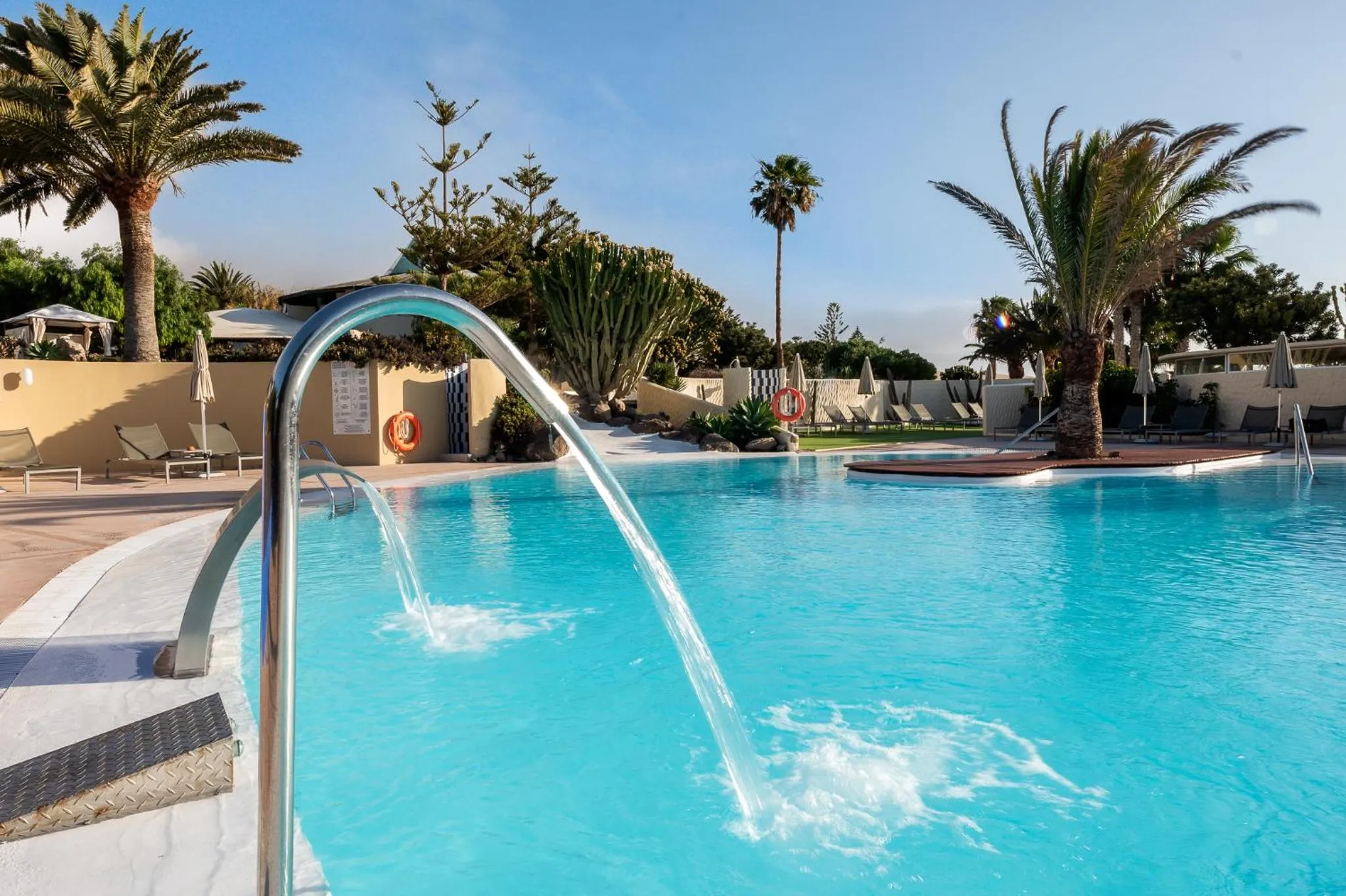 Swimming pool in Hotel LIVVO Risco del Gato Suites