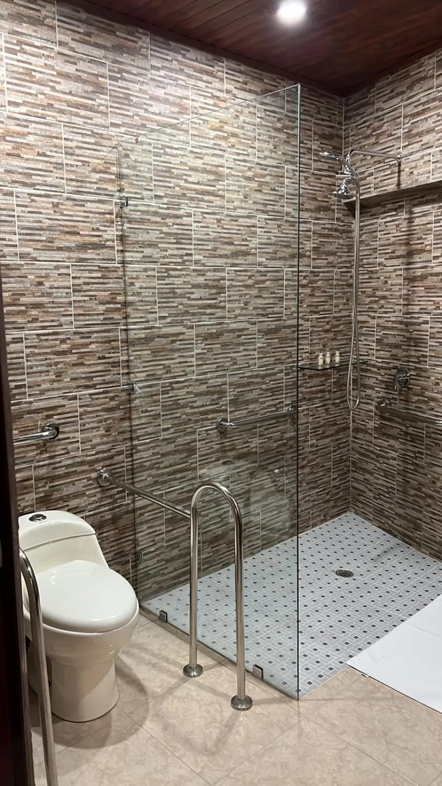 Shower in ROCCA VENTO