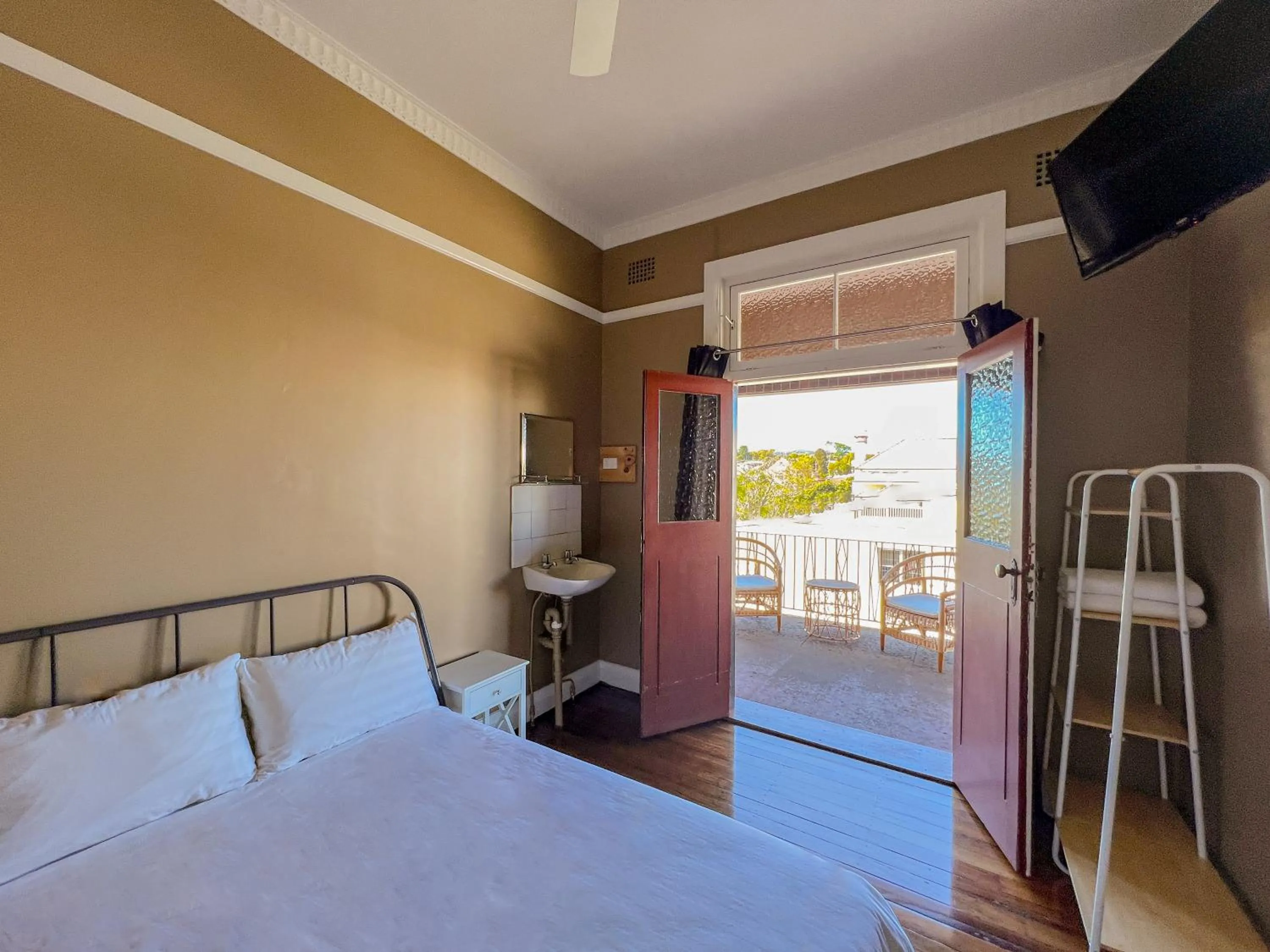 Bedroom, Bed in Commercial Hotel Bega