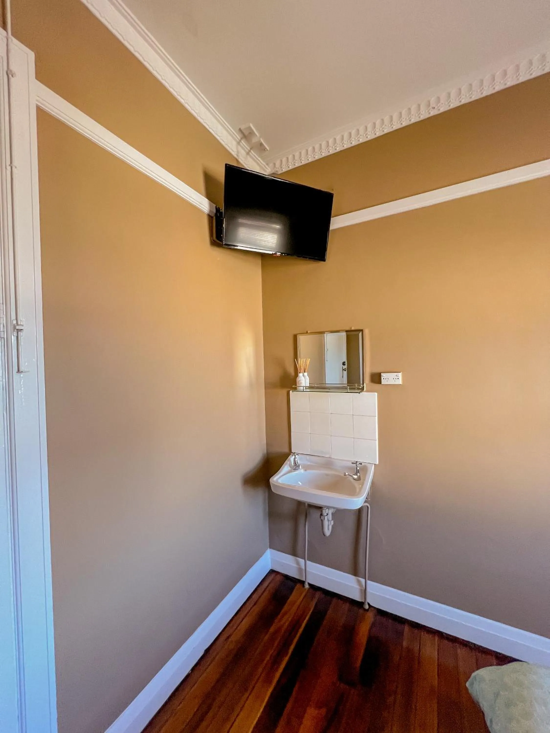 Bedroom in Commercial Hotel Bega