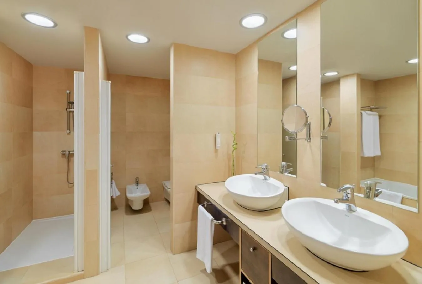 Photo of the whole room in Adrián Hoteles Roca Nivaria