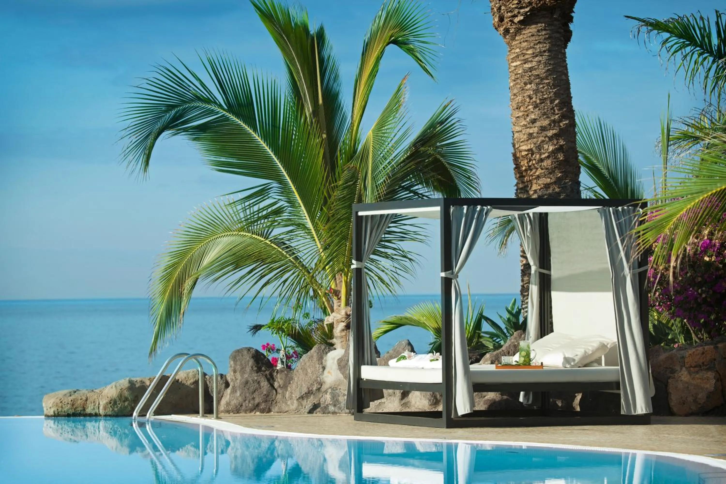 Swimming pool in Adrián Hoteles Roca Nivaria