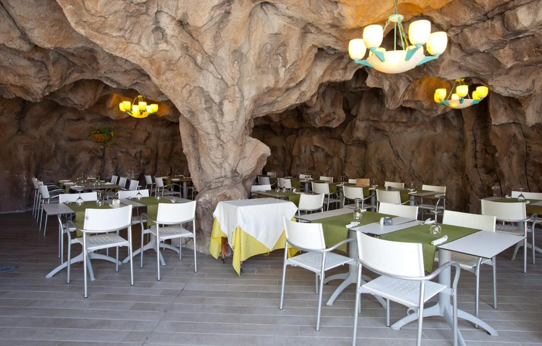 Restaurant/places to eat in Adrián Hoteles Roca Nivaria