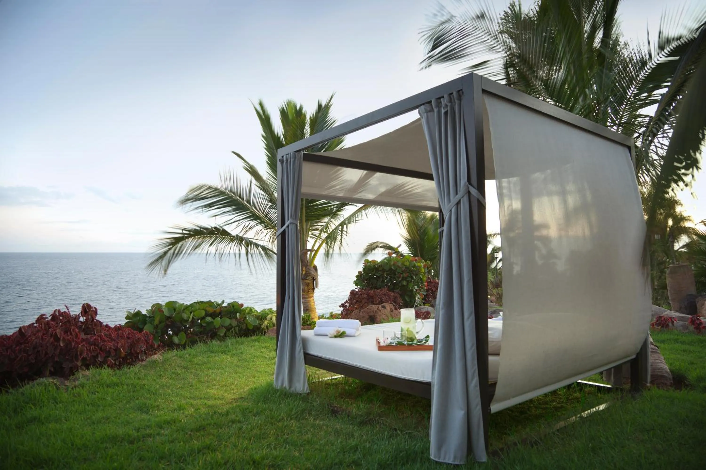 Garden, Bed in Adrián Hoteles Roca Nivaria